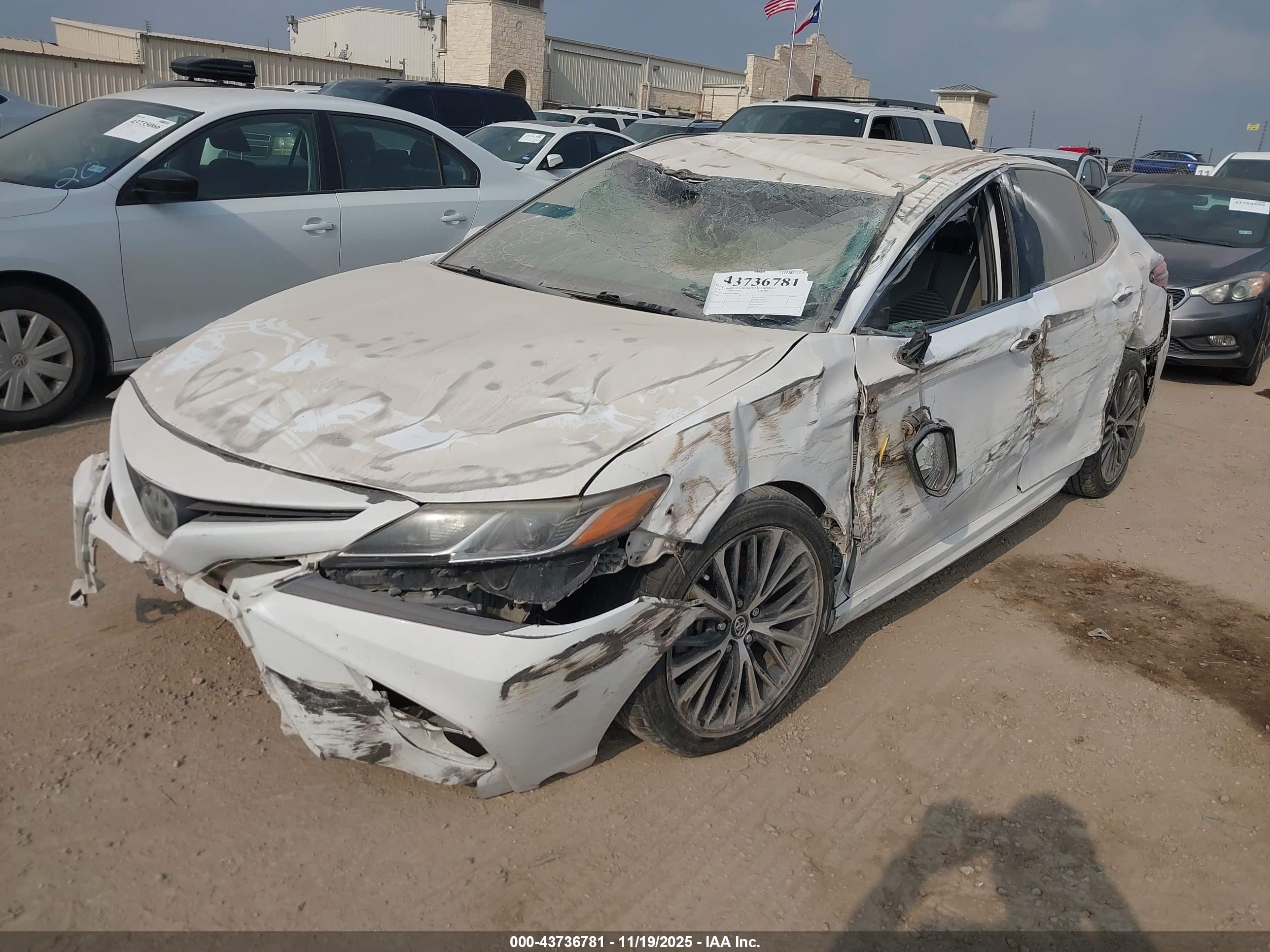 TOYOTA CAMRY image 2