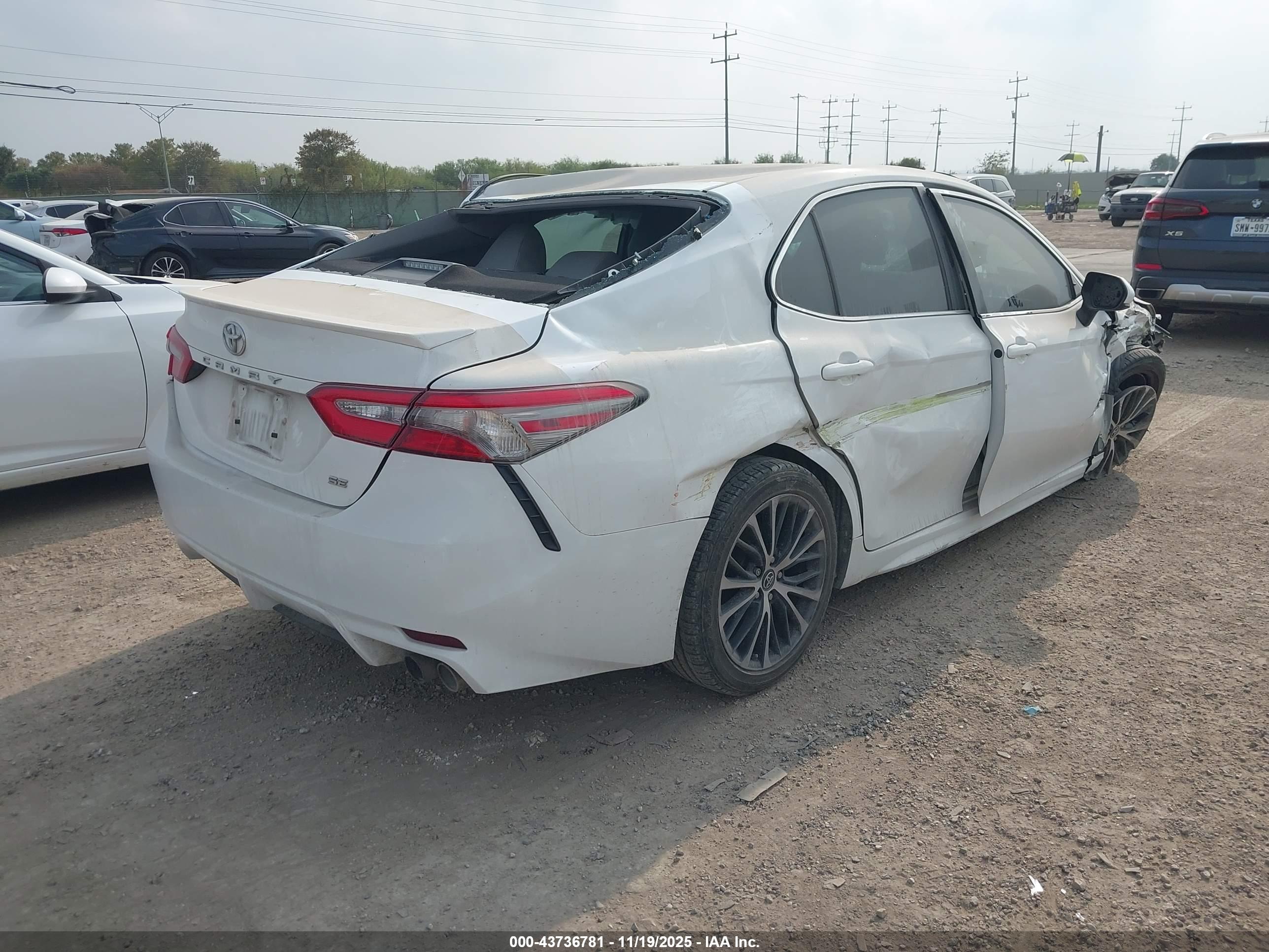 TOYOTA CAMRY image 4