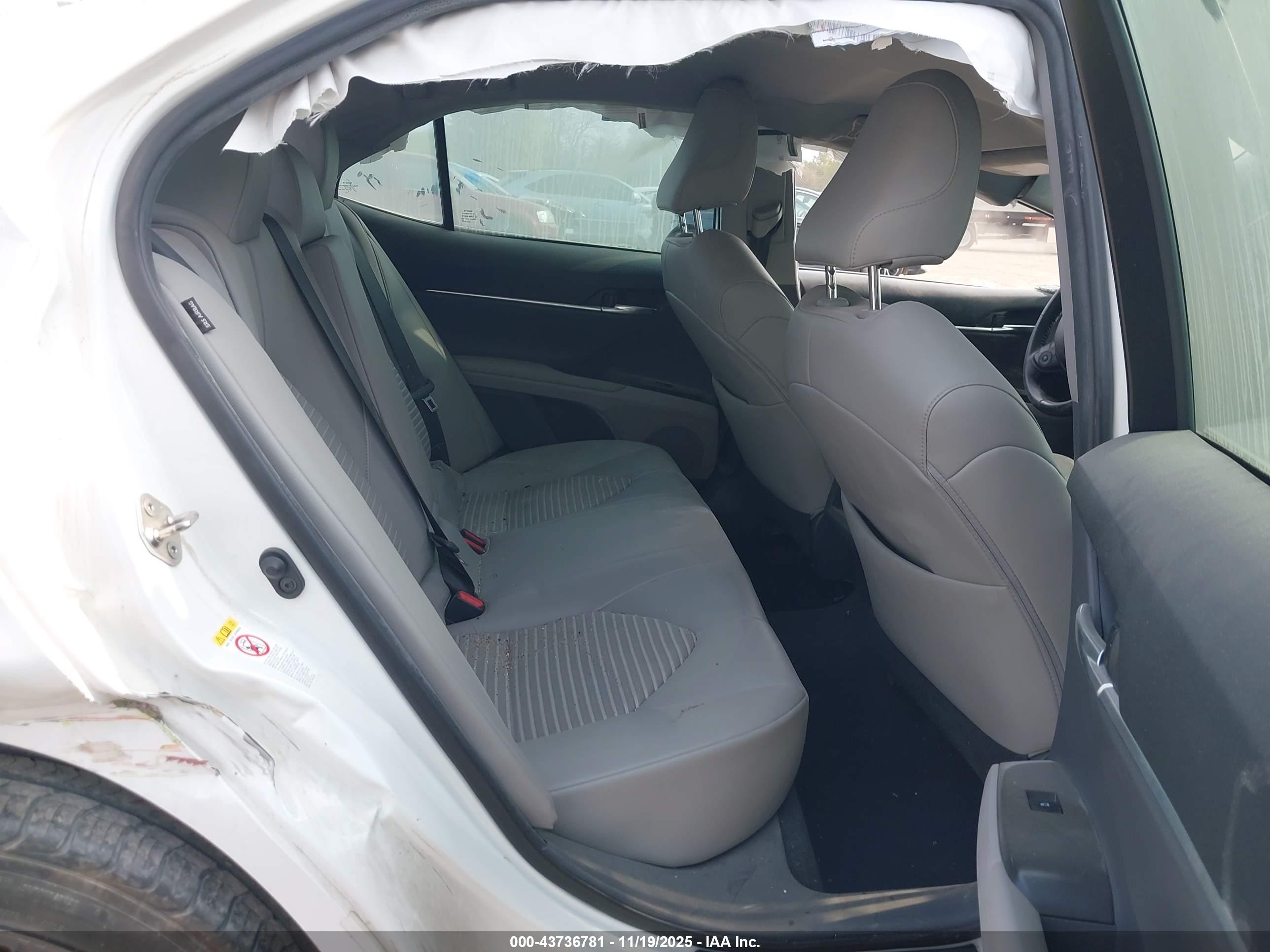 TOYOTA CAMRY image 8