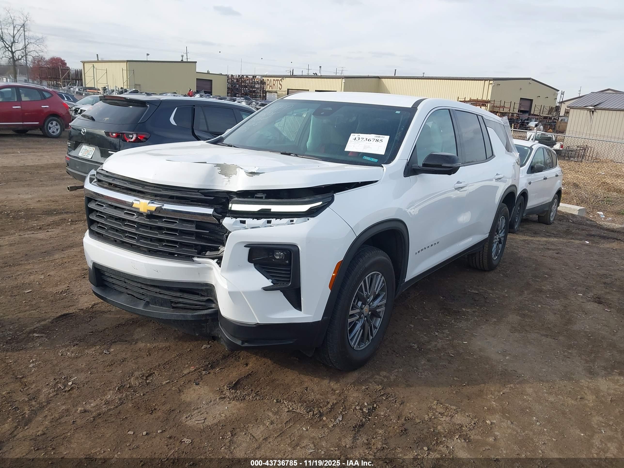 CHEVROLET TRAVERSE image 2