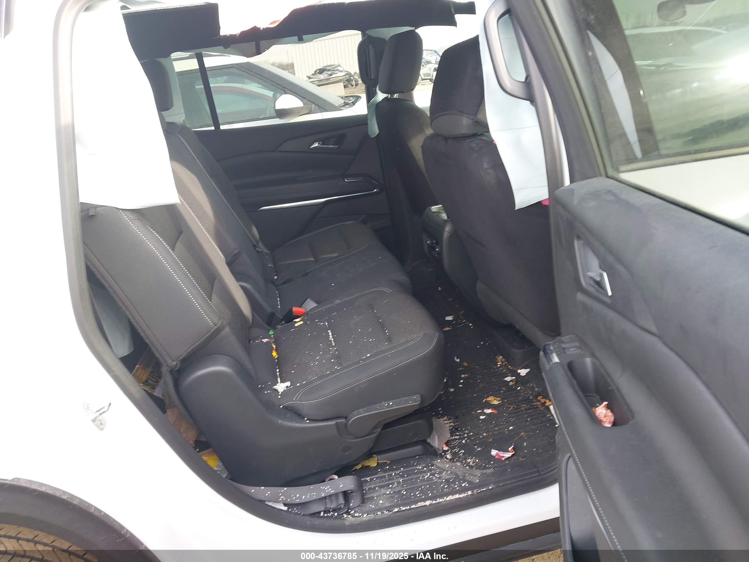 CHEVROLET TRAVERSE image 8