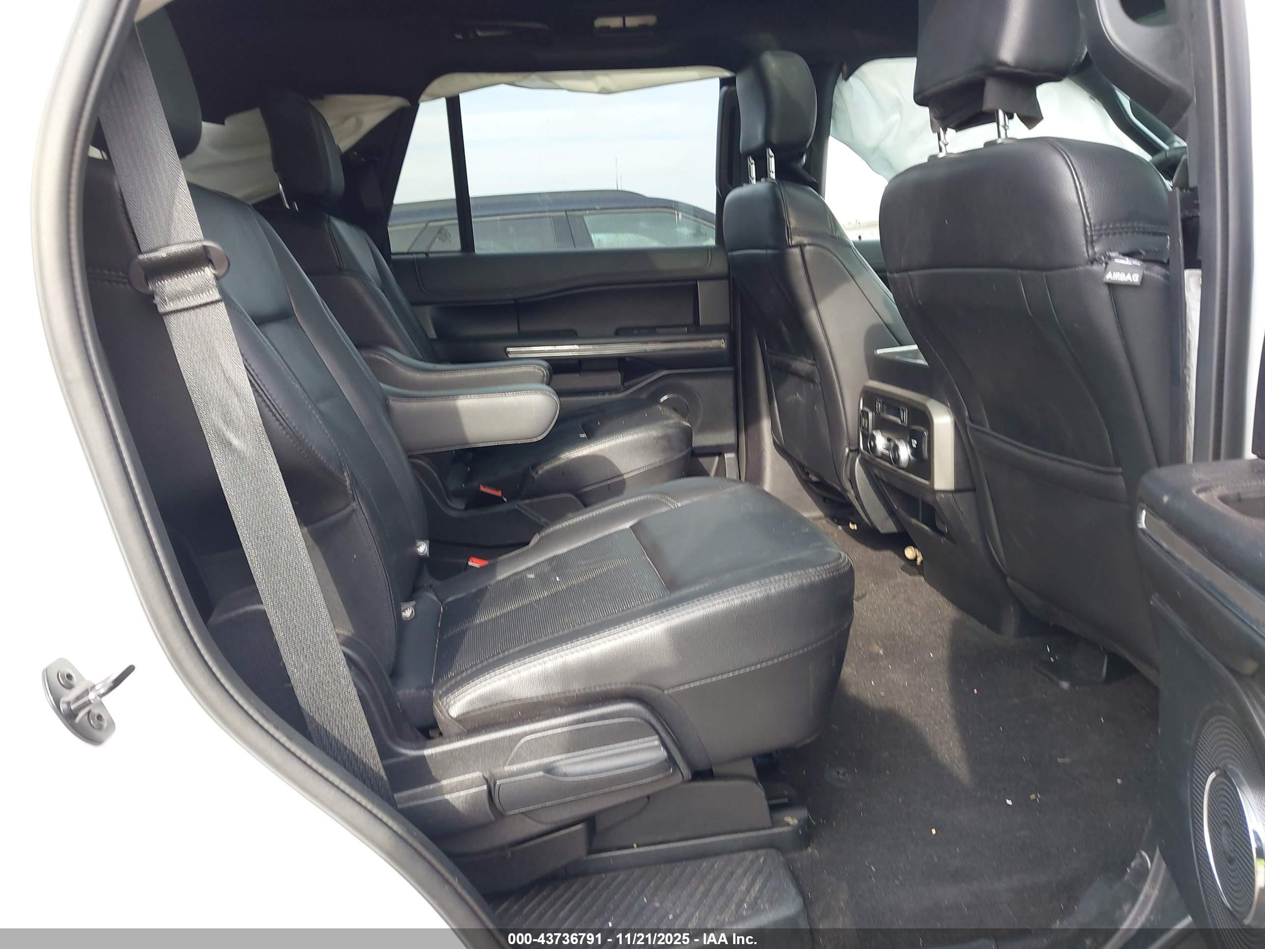 FORD EXPEDITION image 8
