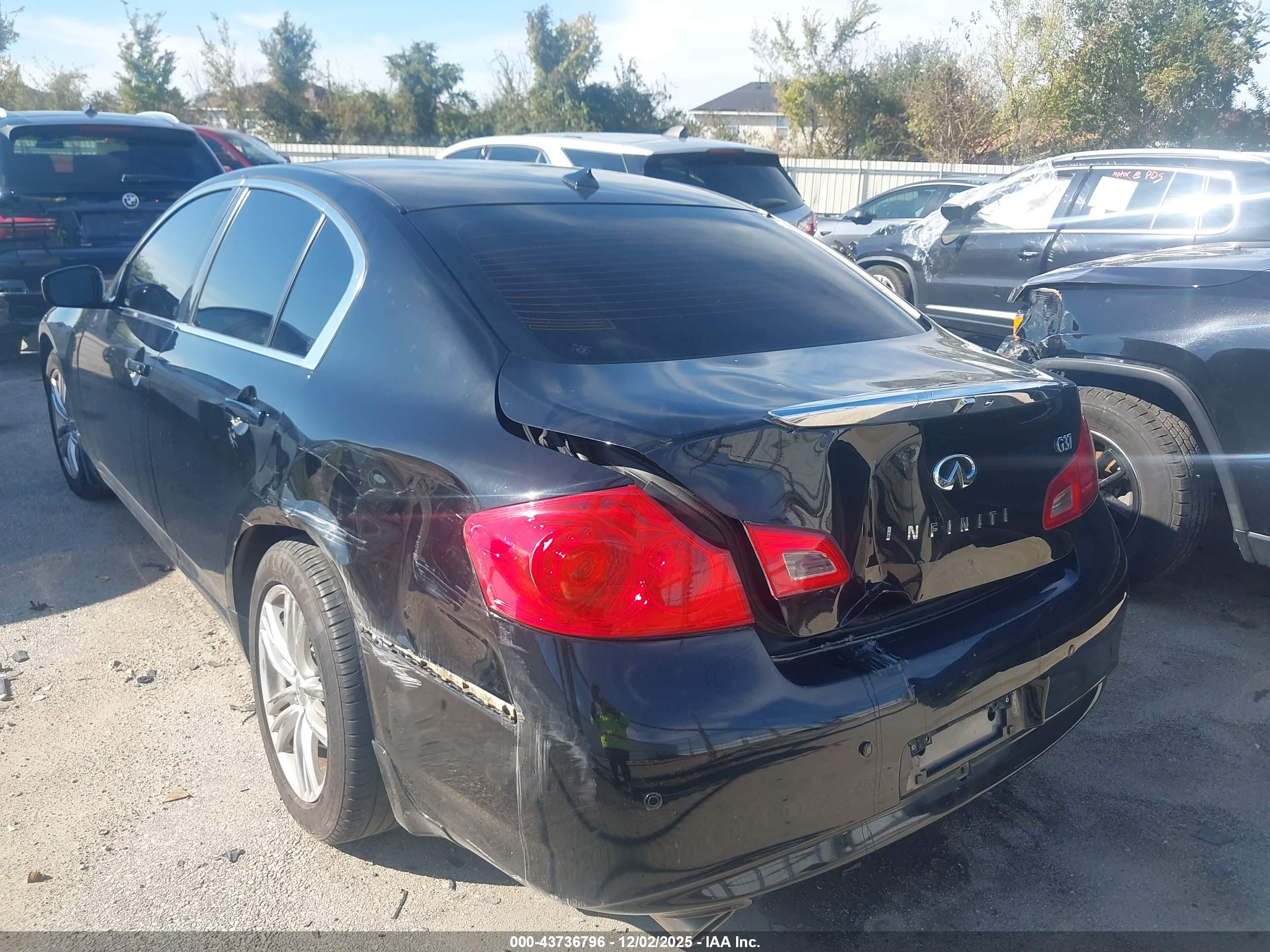 INFINITI G37 image 3