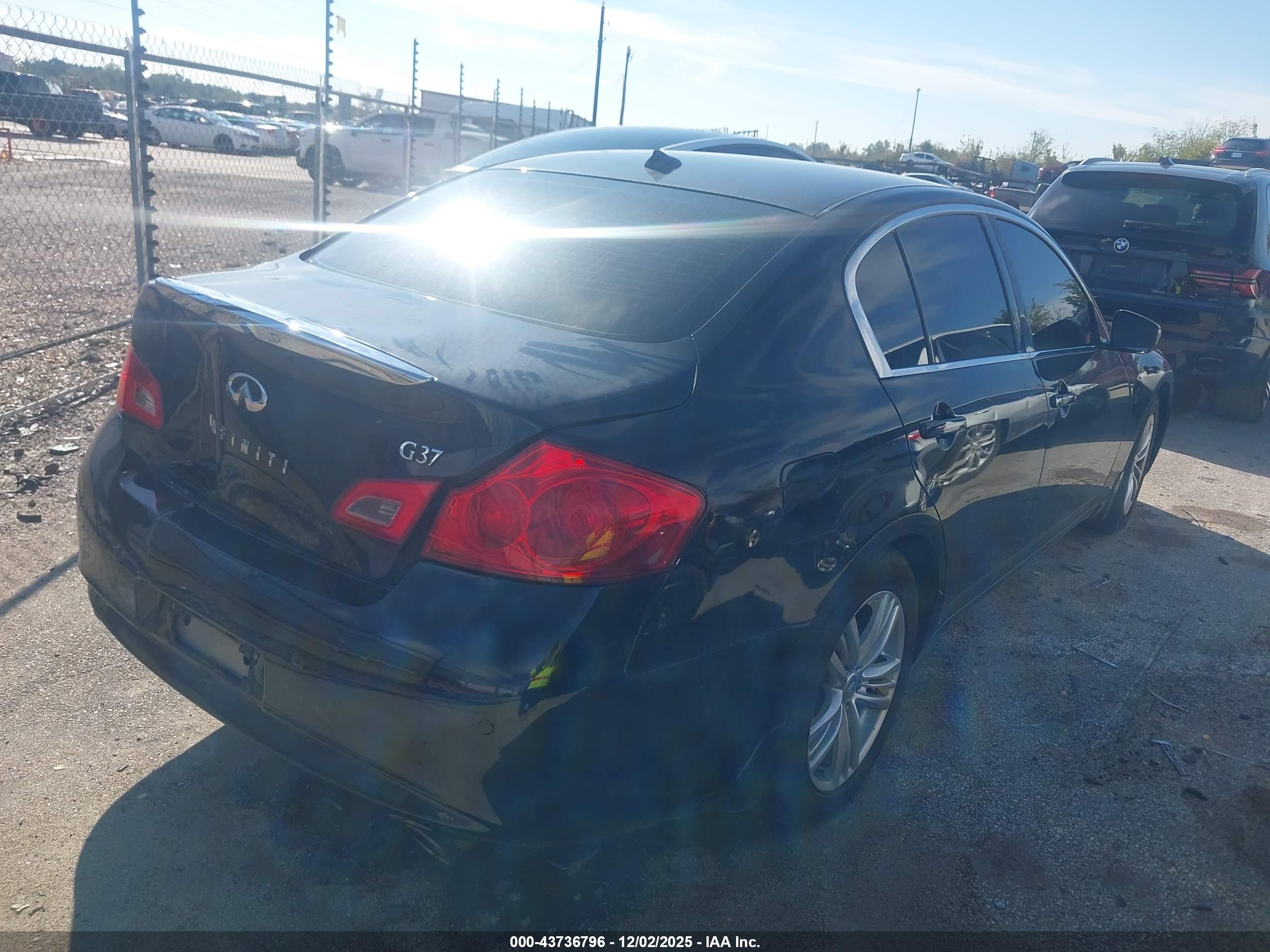 INFINITI G37 image 4