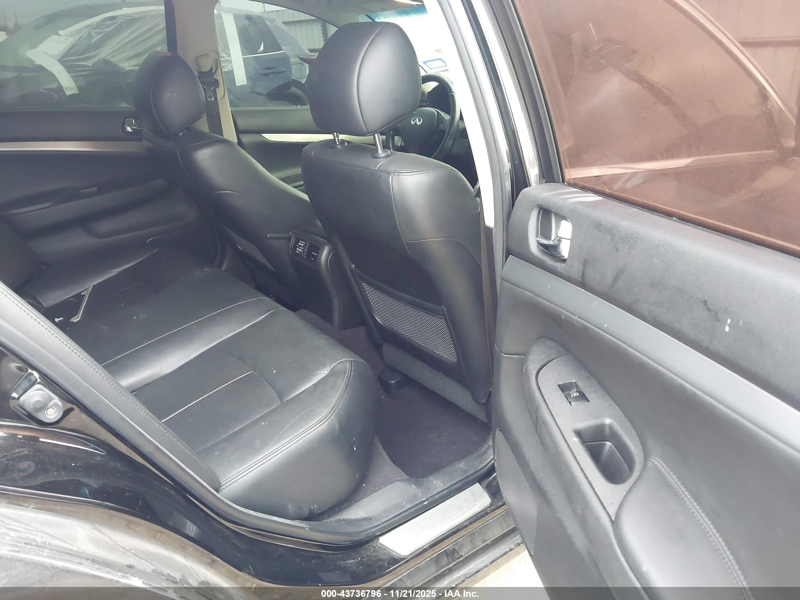 INFINITI G37 image 8