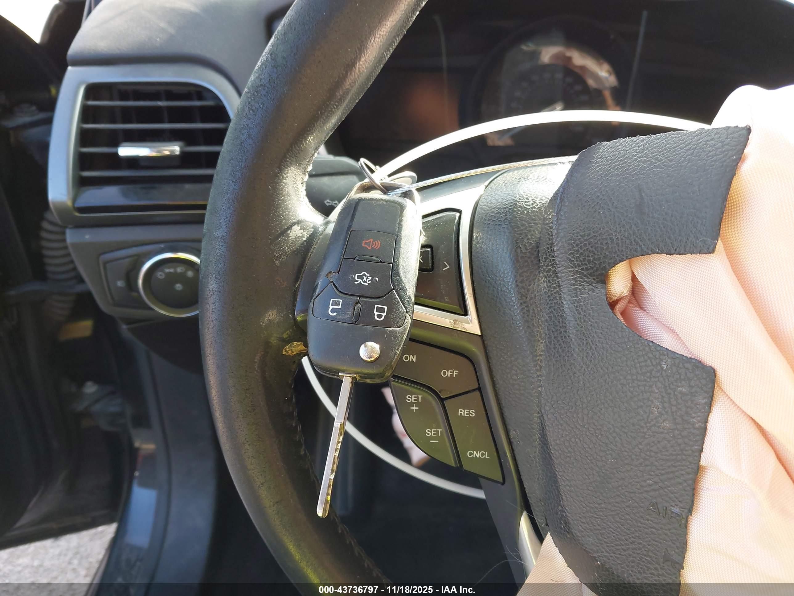 FORD FUSION image 11