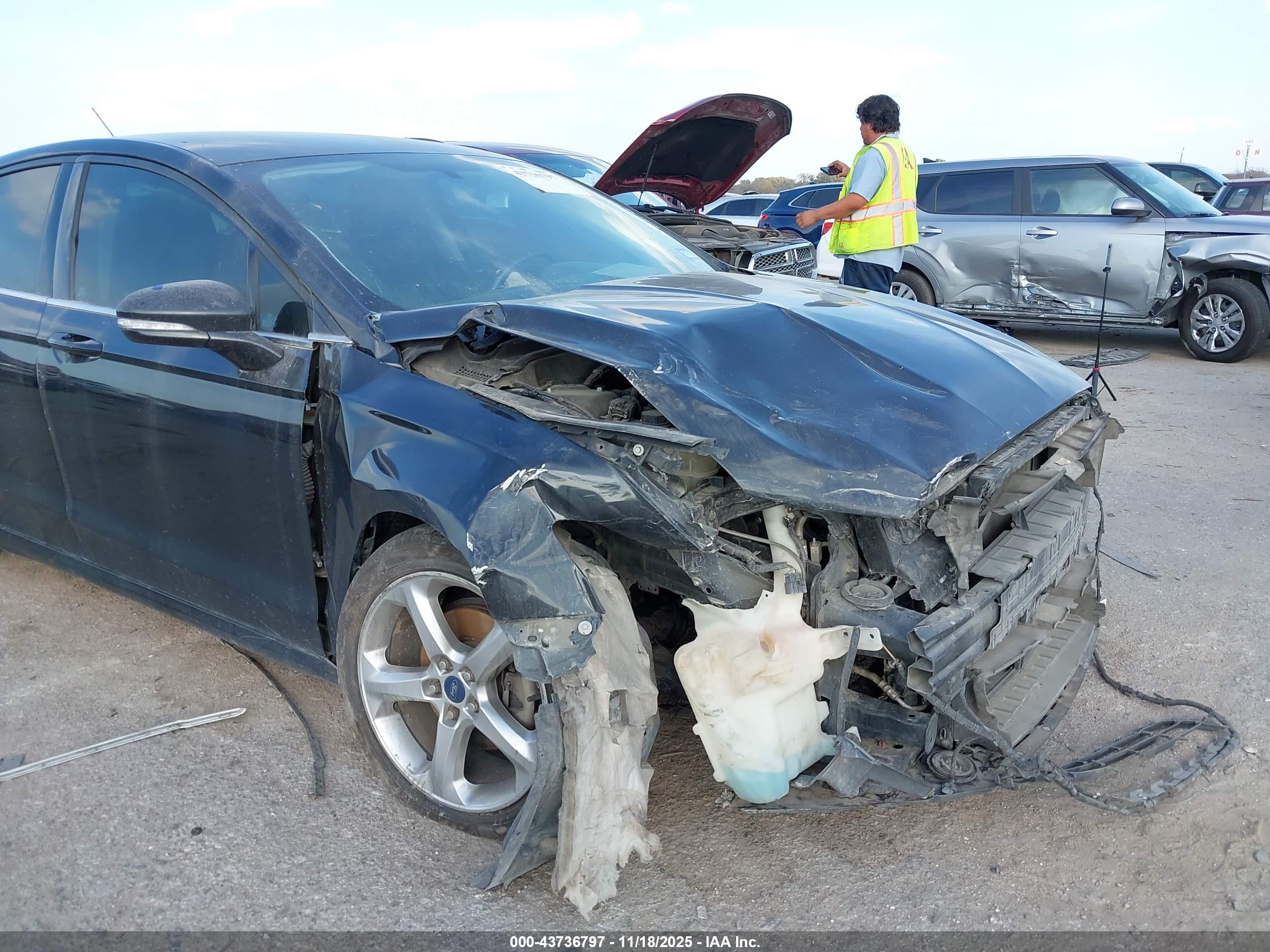 FORD FUSION image 6