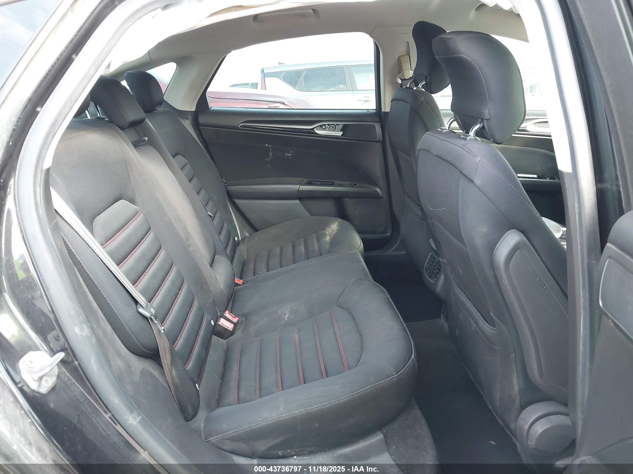 FORD FUSION image 8