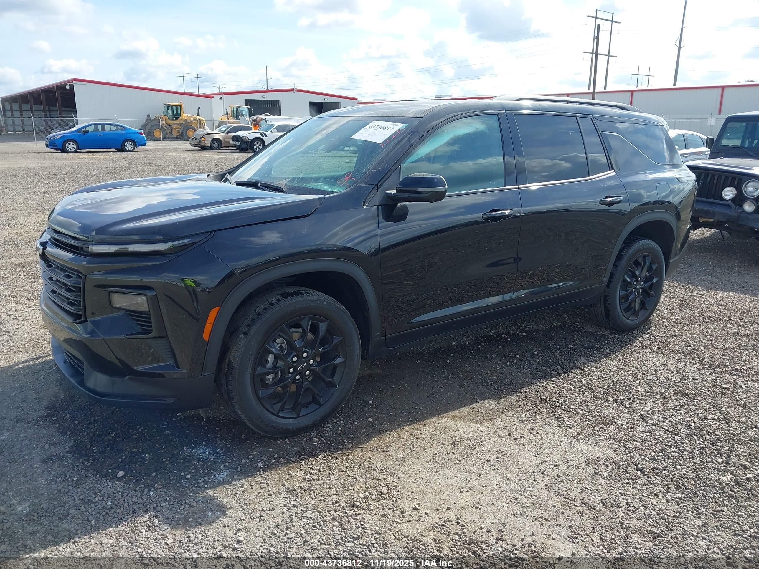 CHEVROLET TRAVERSE image 2