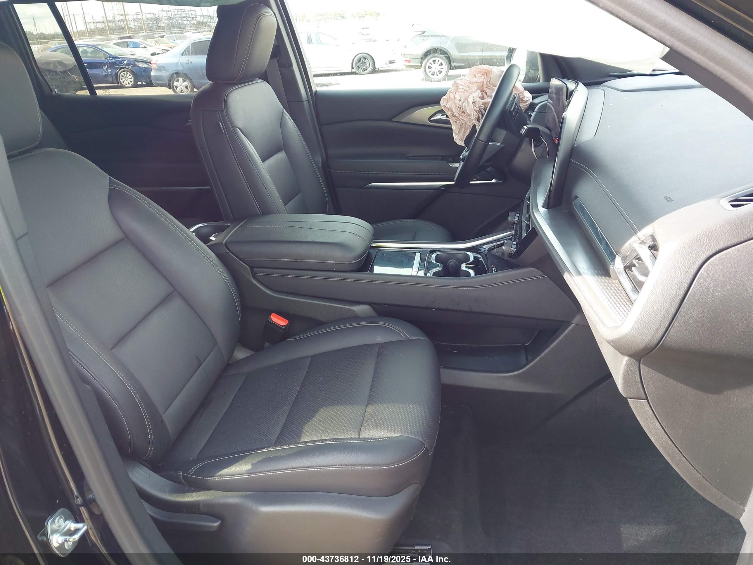 CHEVROLET TRAVERSE image 5