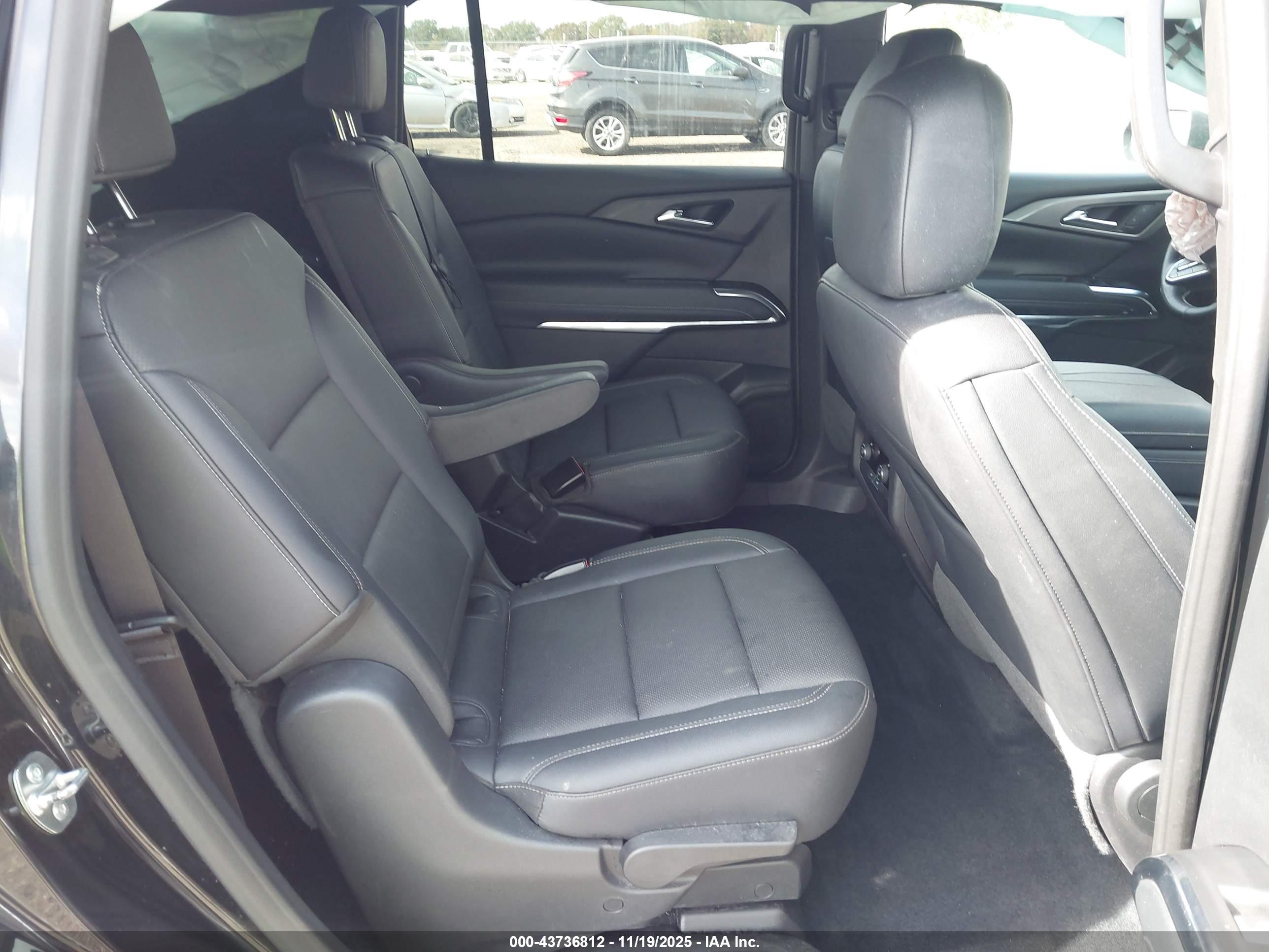 CHEVROLET TRAVERSE image 8