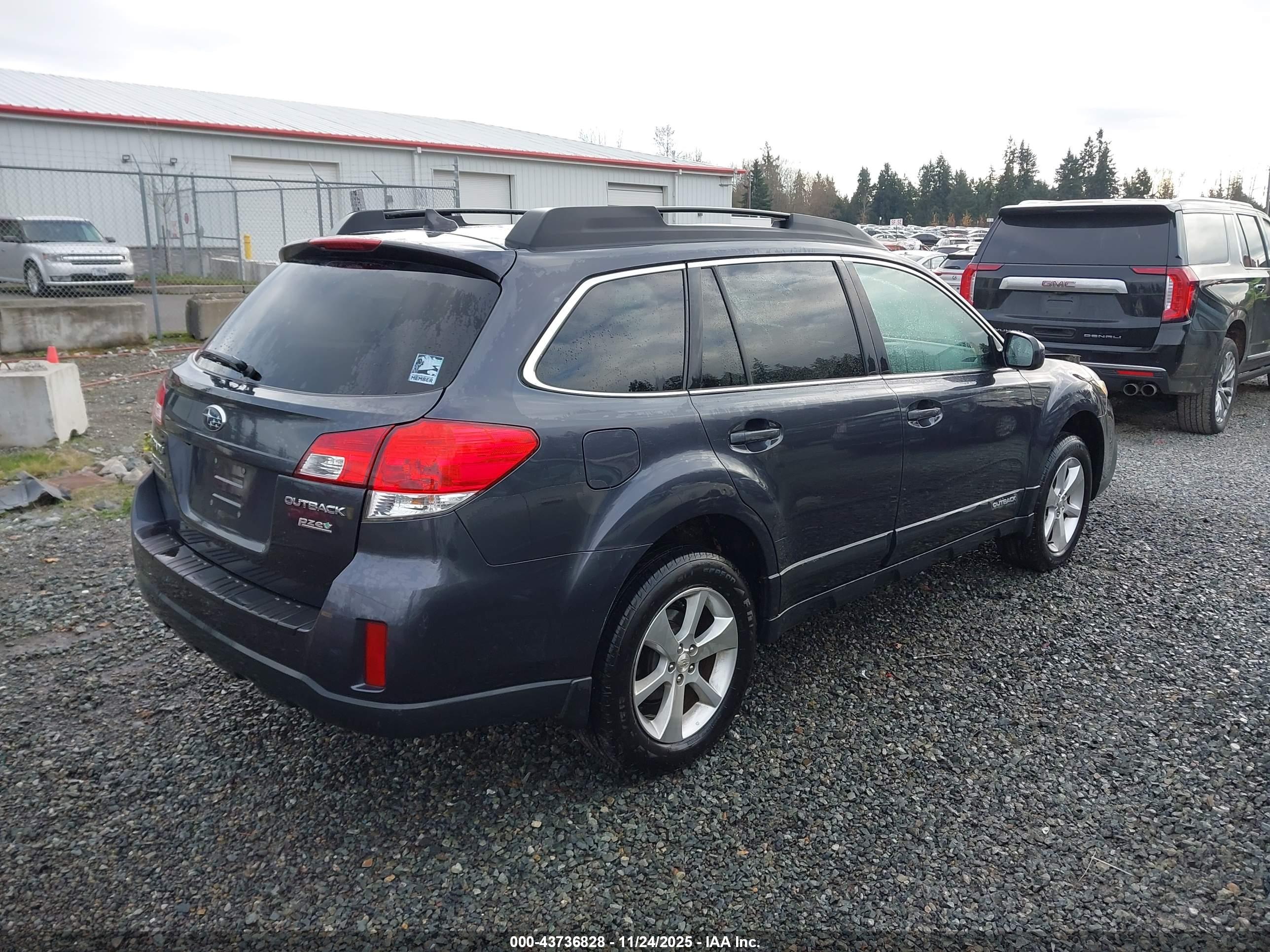 SUBARU OUTBACK image 4