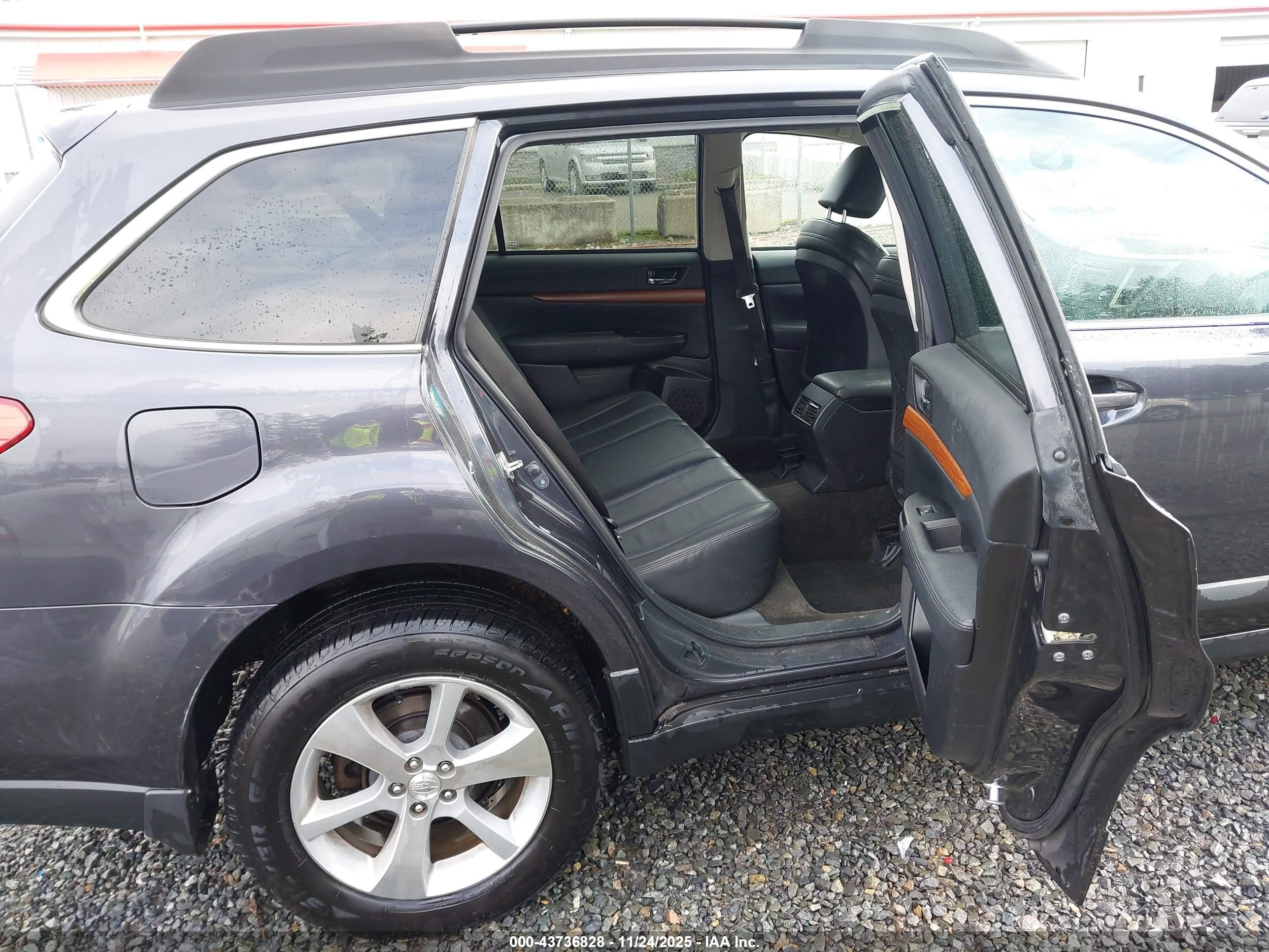 SUBARU OUTBACK image 8