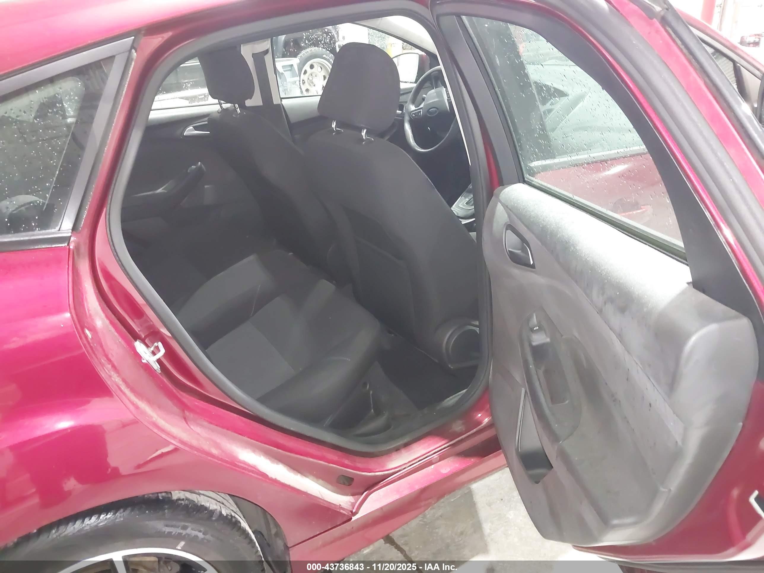 FORD FOCUS image 8
