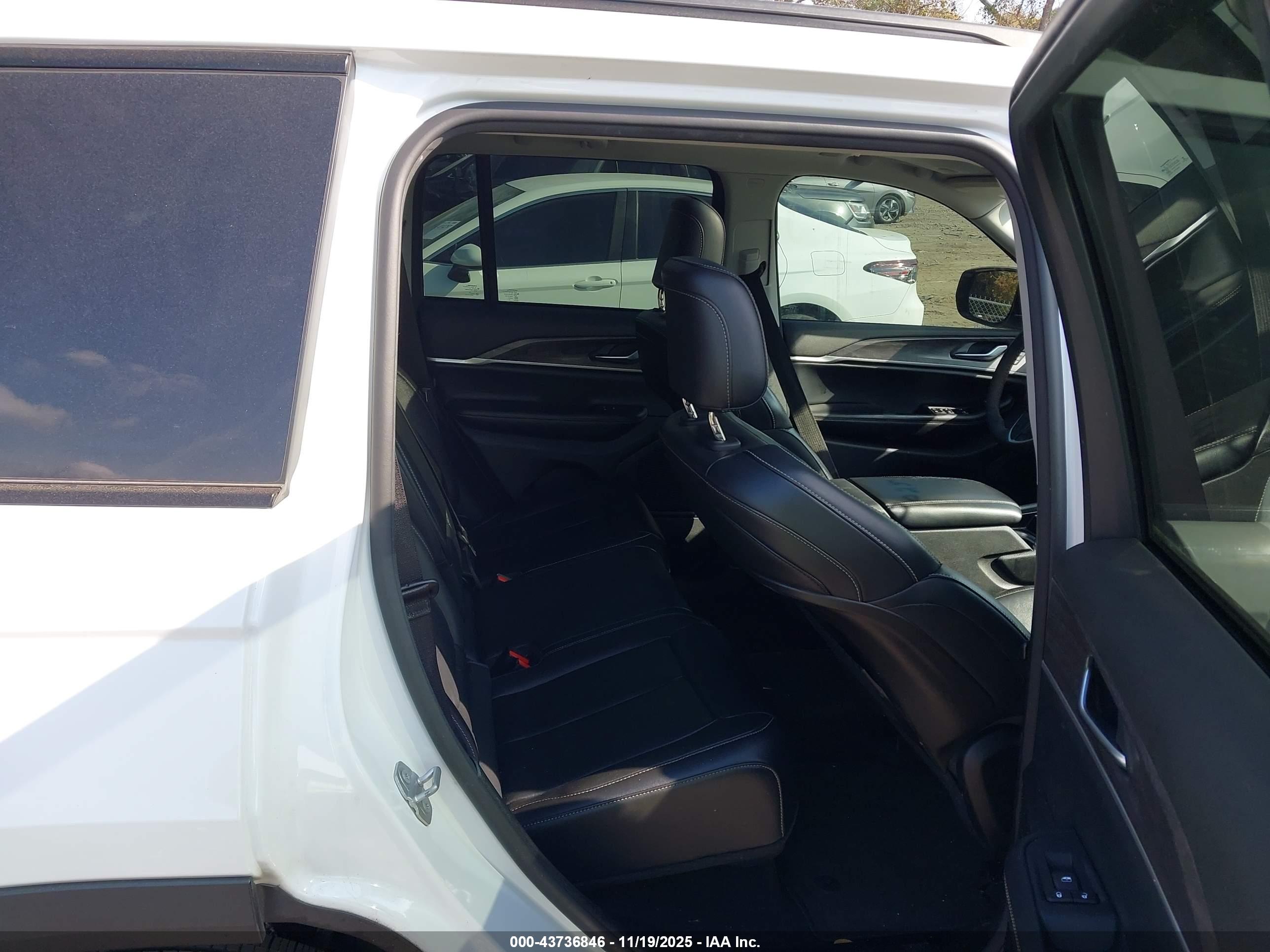 JEEP GRAND image 8