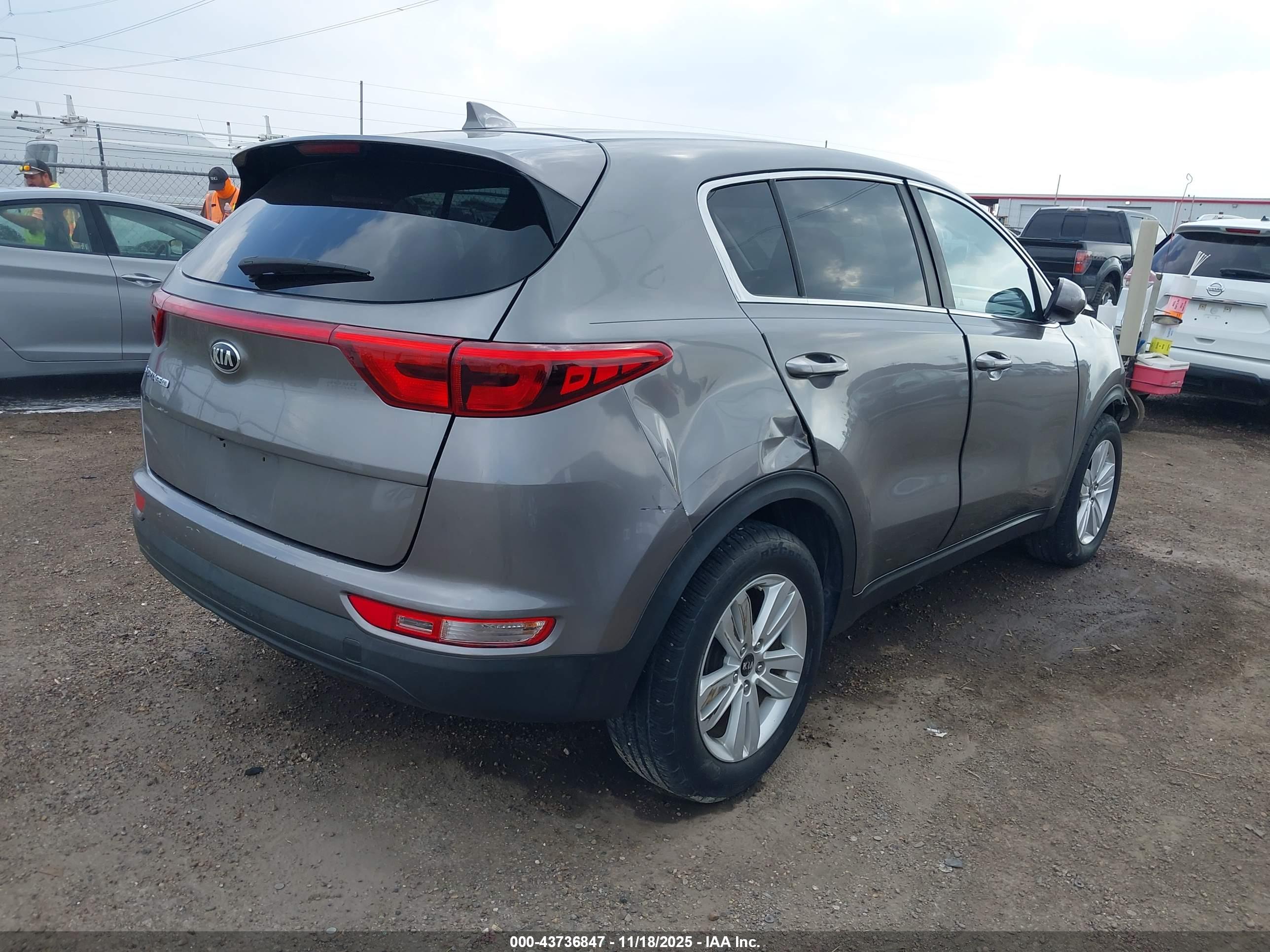 KIA SPORTAGE image 4