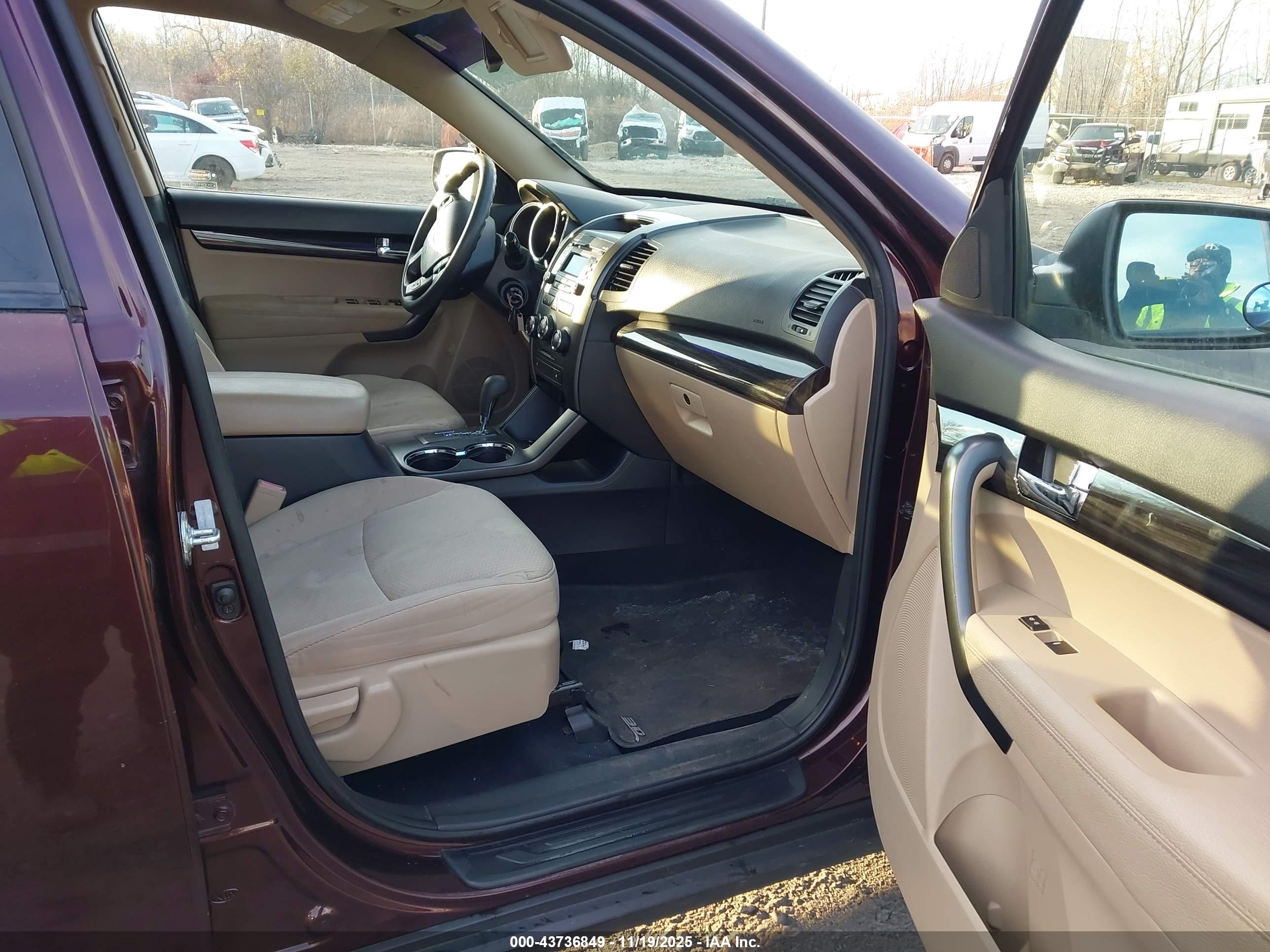 KIA SORENTO image 5