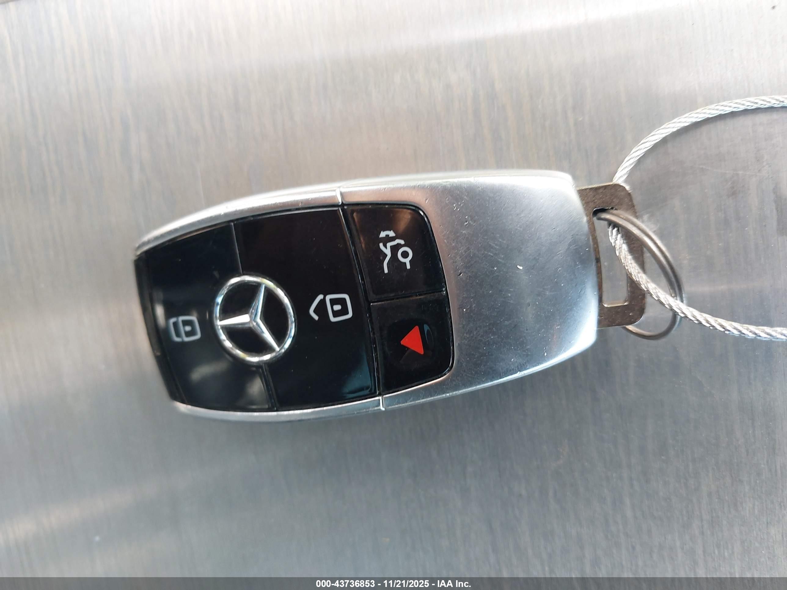 MERCEDES-BENZ E image 11