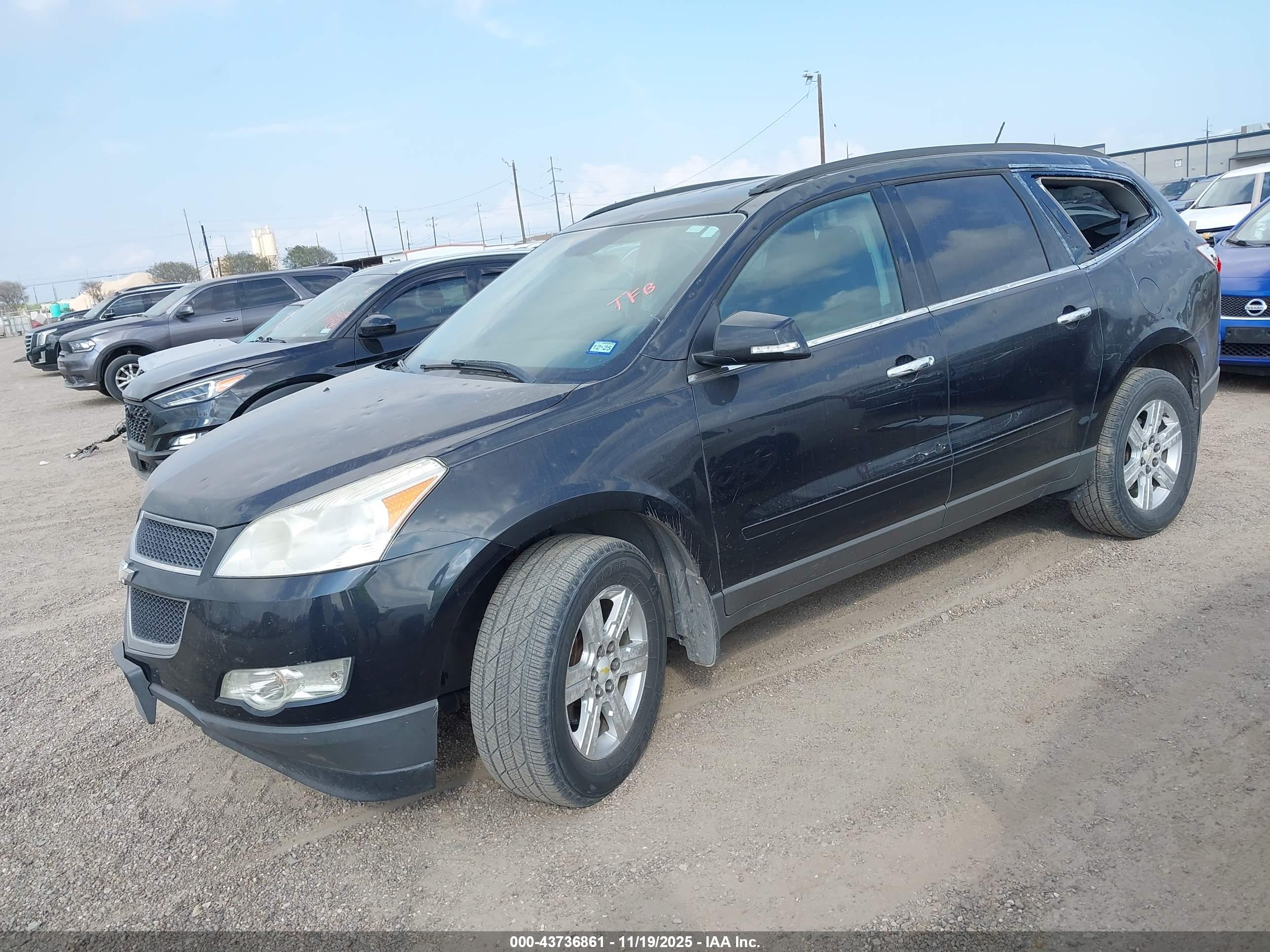 CHEVROLET TRAVERSE image 2