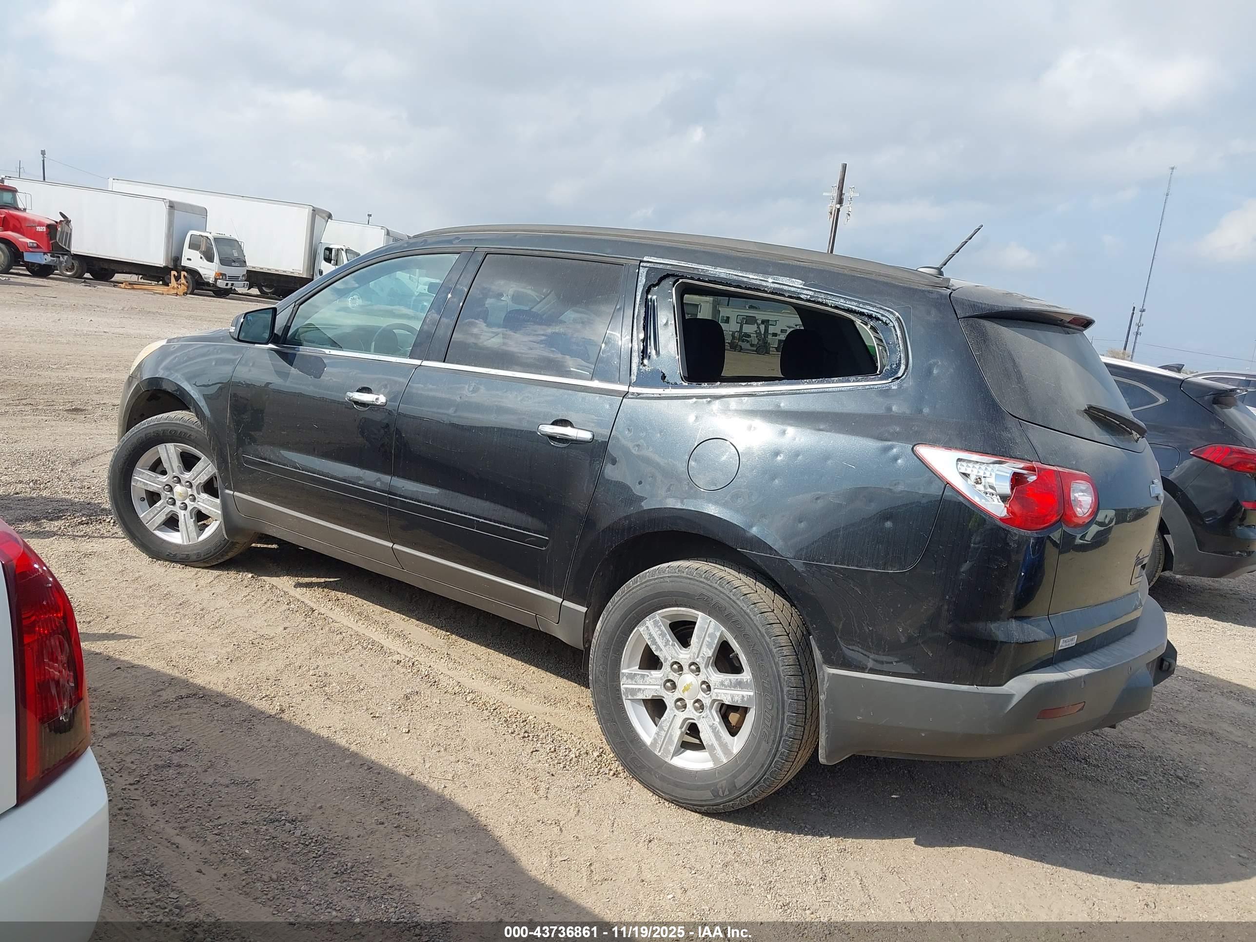 CHEVROLET TRAVERSE image 3