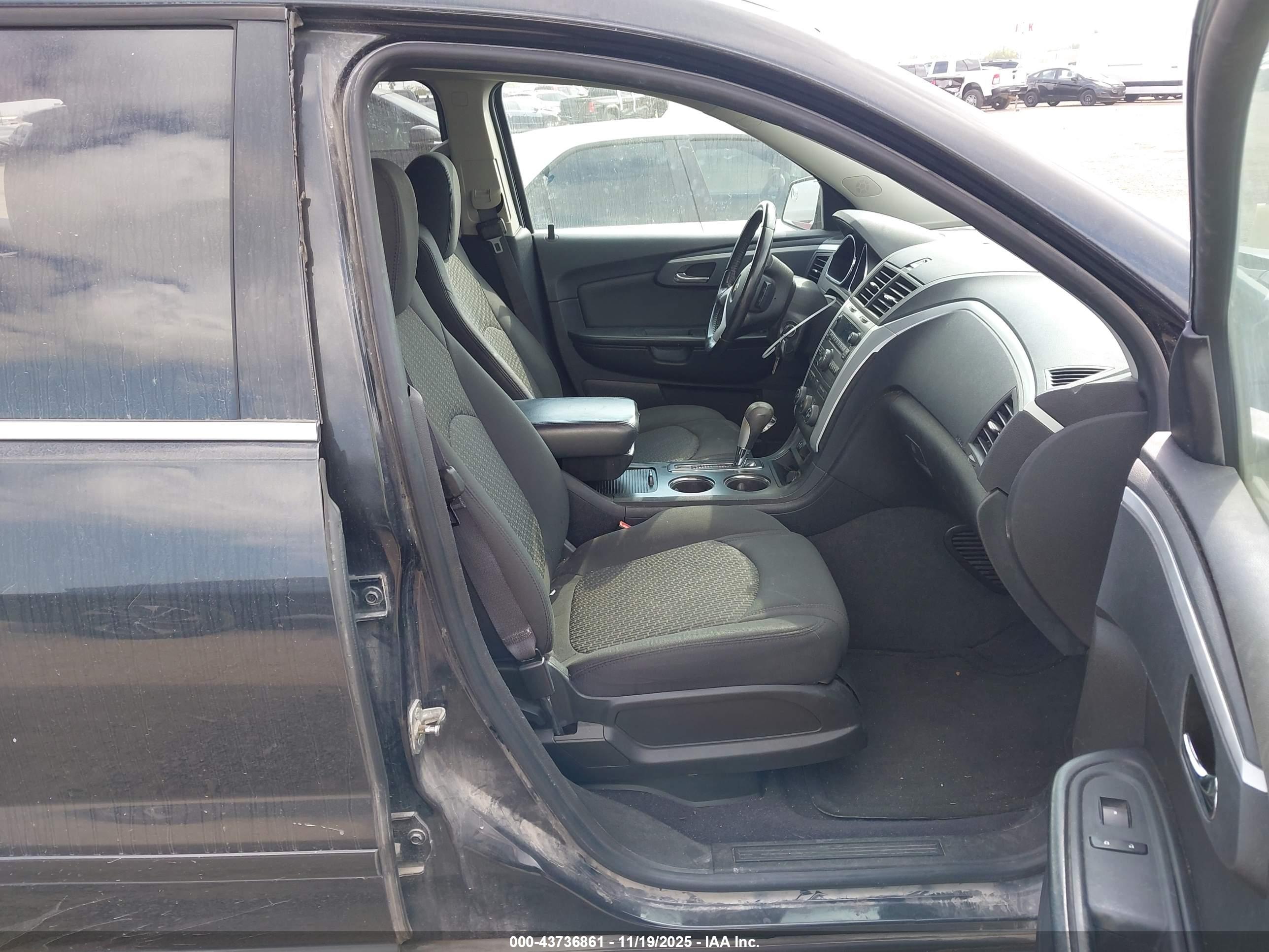 CHEVROLET TRAVERSE image 5