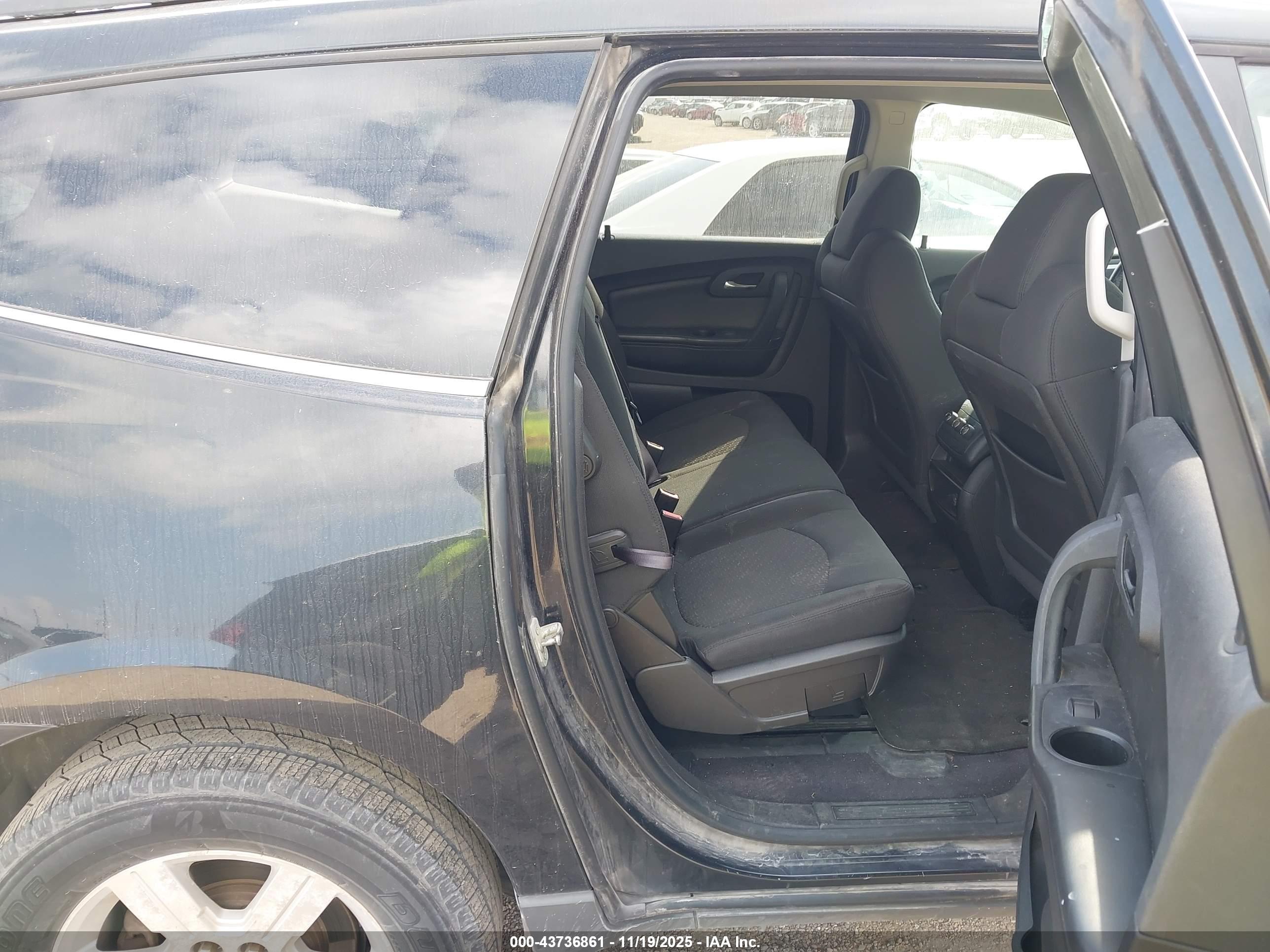 CHEVROLET TRAVERSE image 8