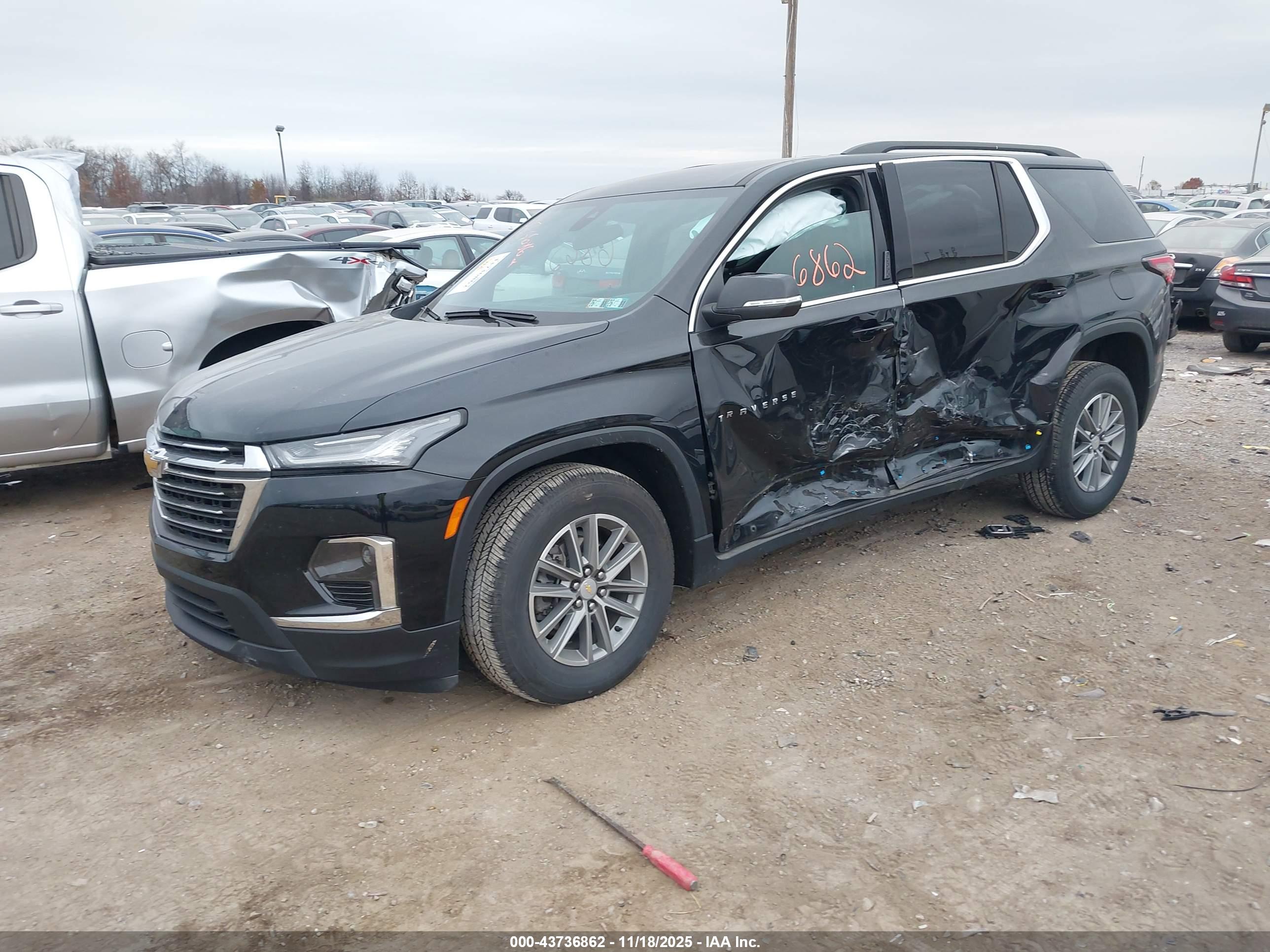 CHEVROLET TRAVERSE image 2