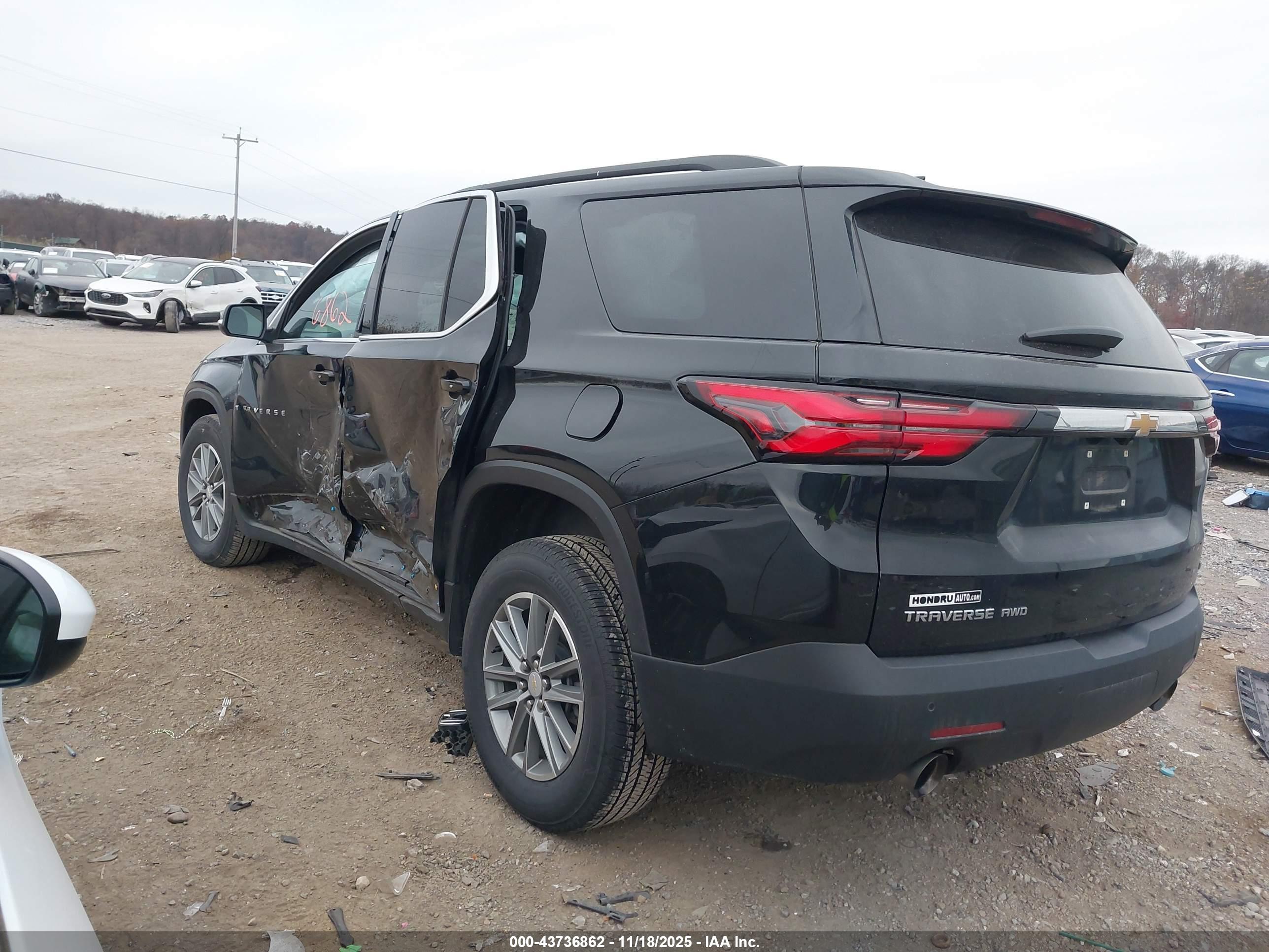 CHEVROLET TRAVERSE image 3