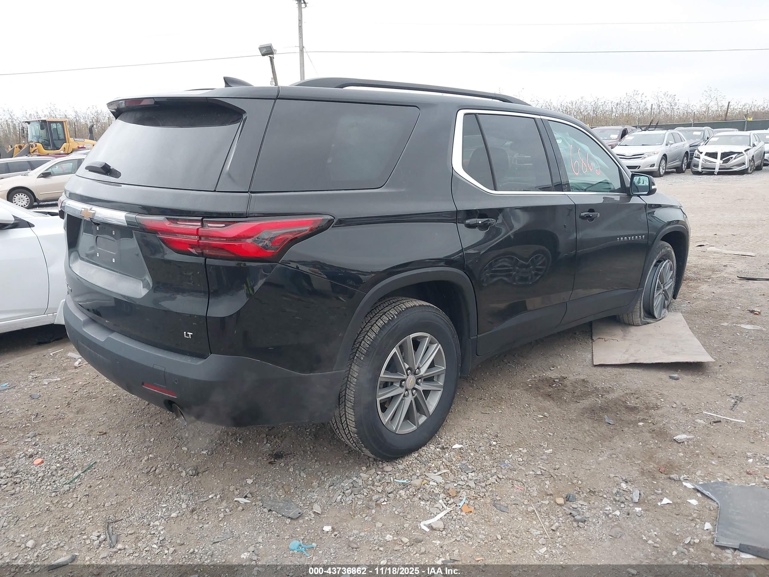 CHEVROLET TRAVERSE image 4