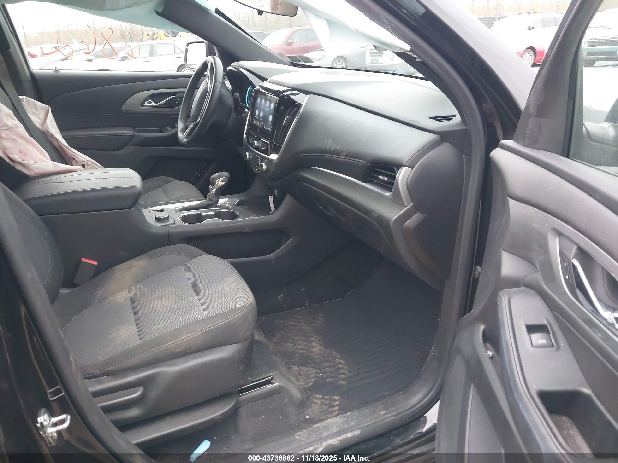 CHEVROLET TRAVERSE image 5