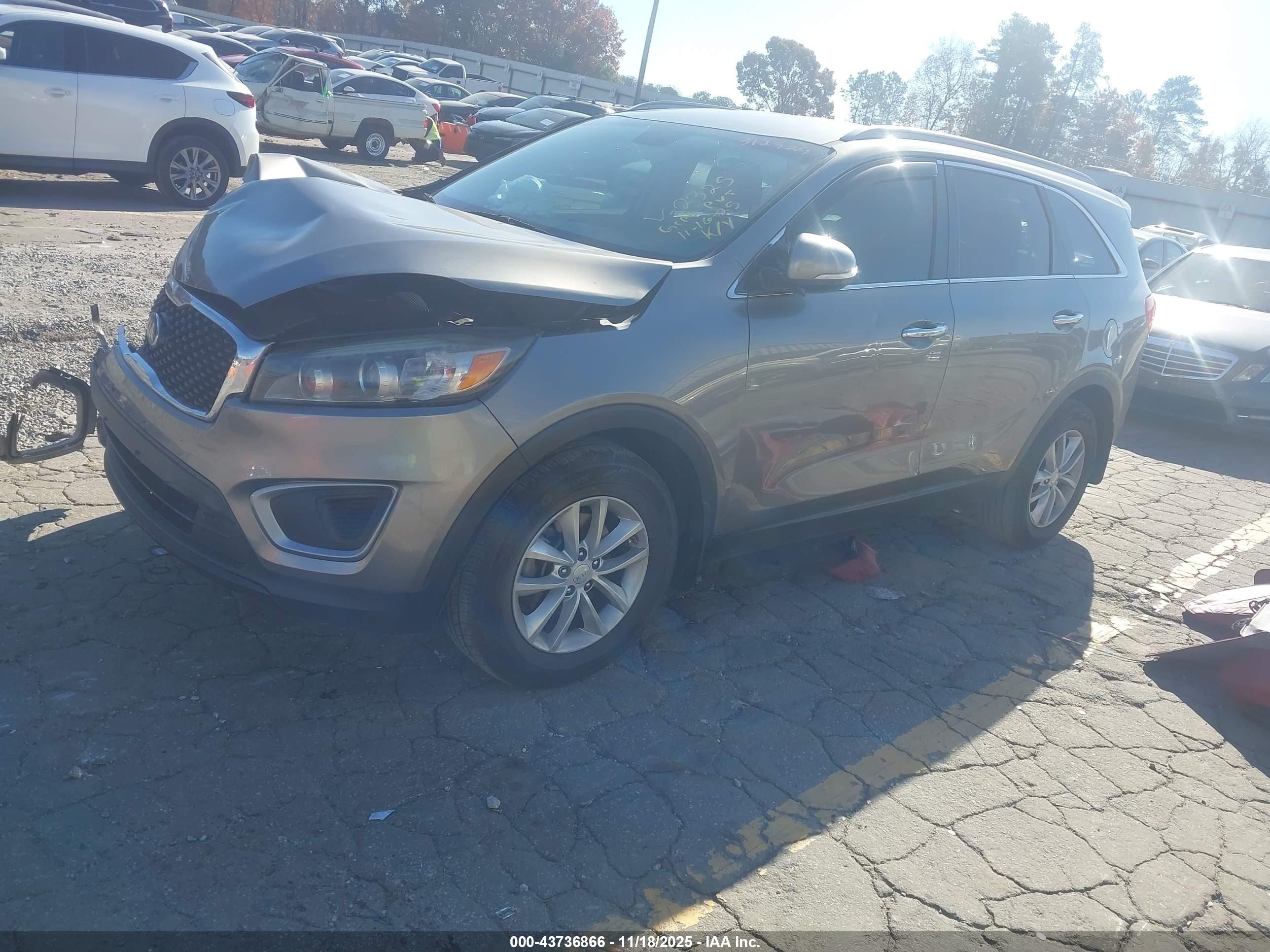 KIA SORENTO image 2