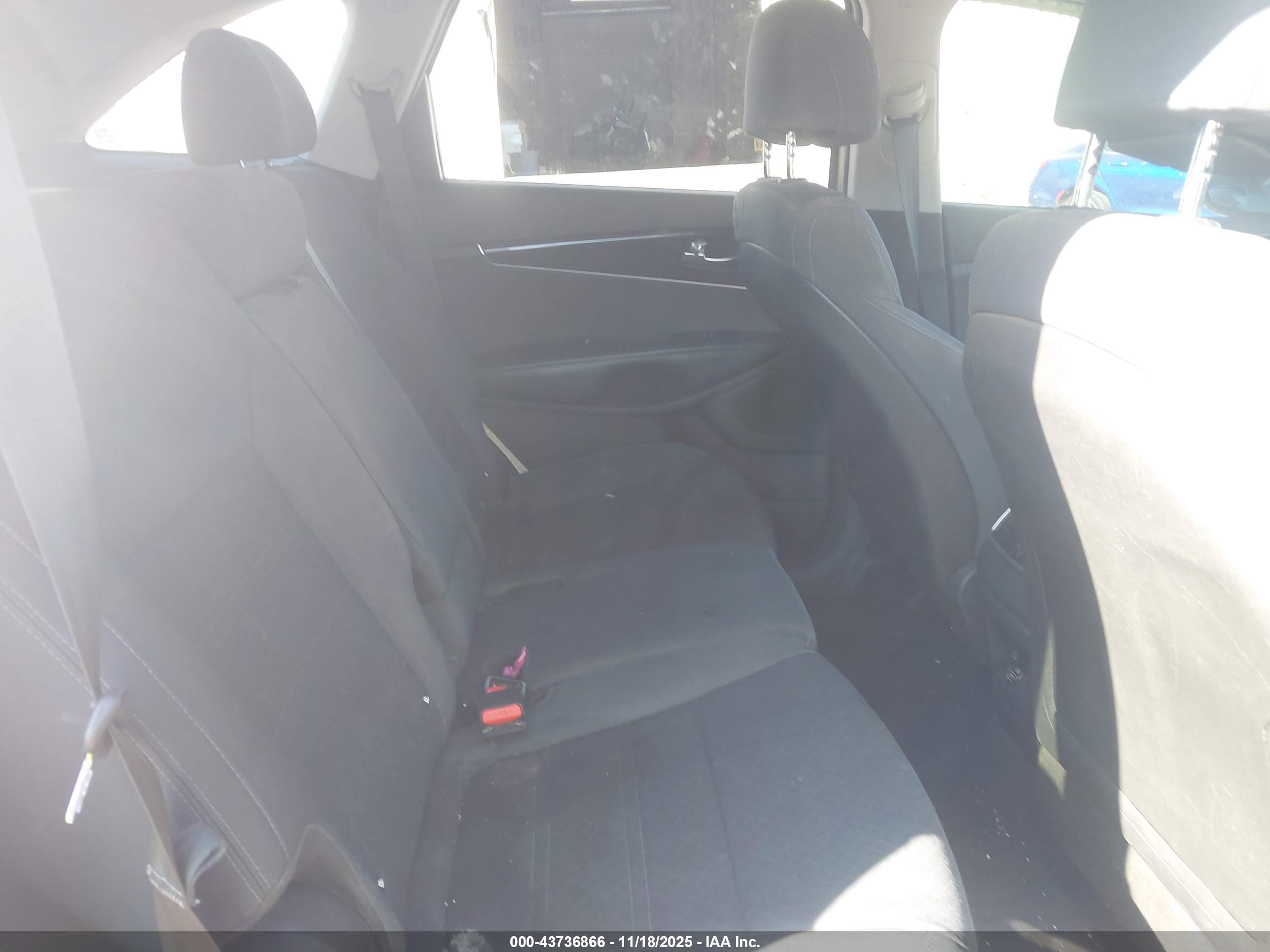 KIA SORENTO image 8