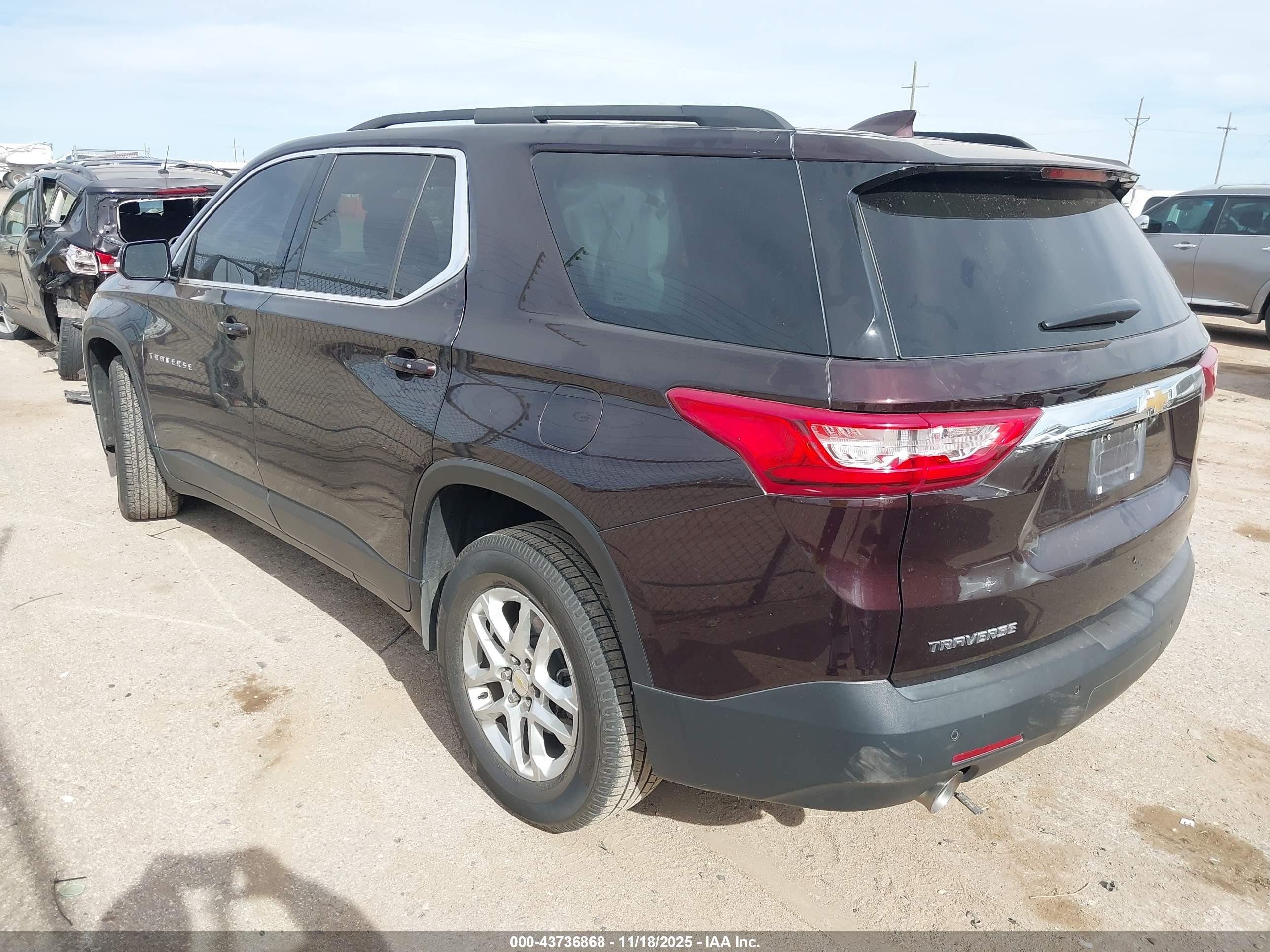 CHEVROLET TRAVERSE image 3
