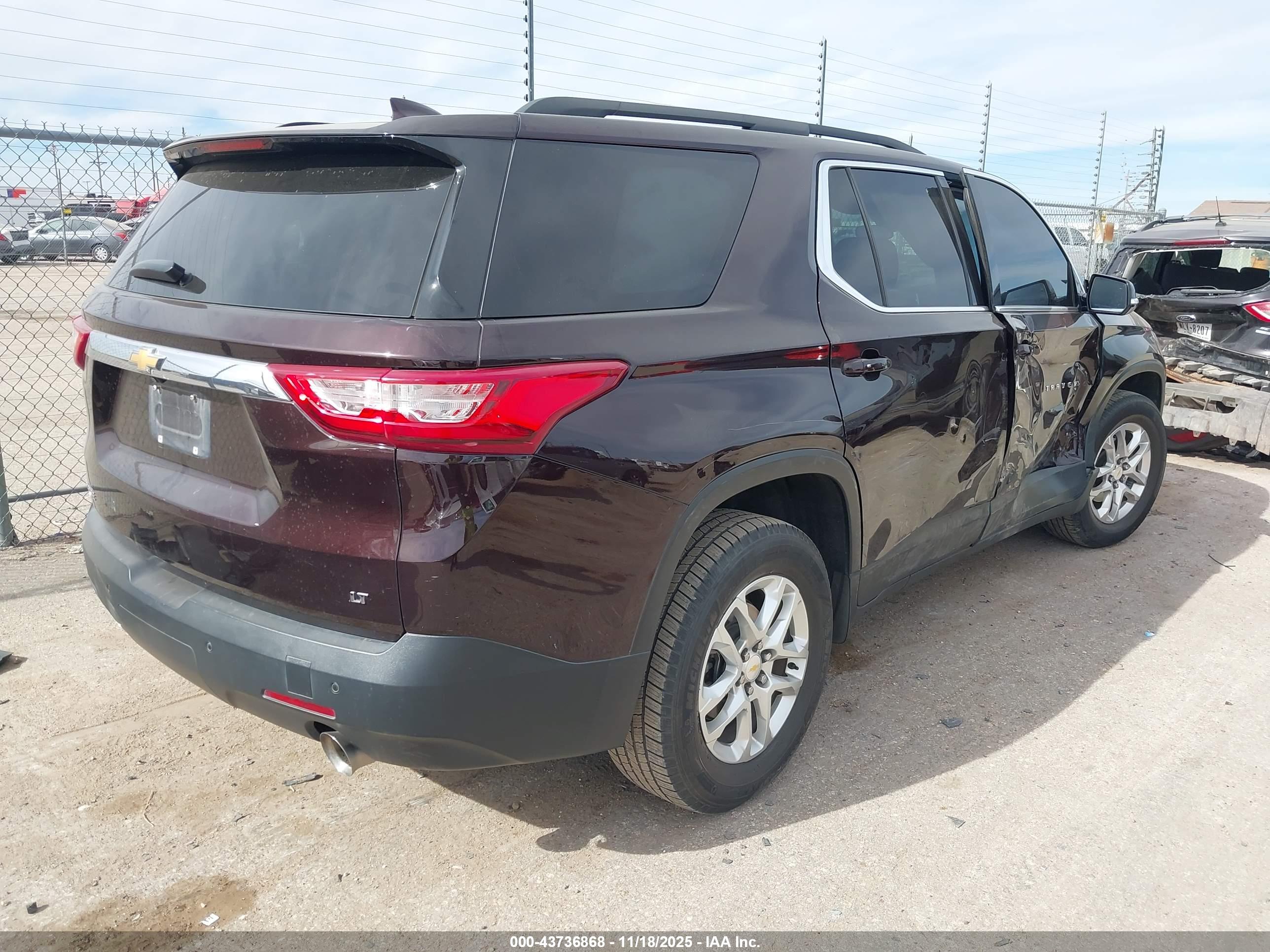 CHEVROLET TRAVERSE image 4