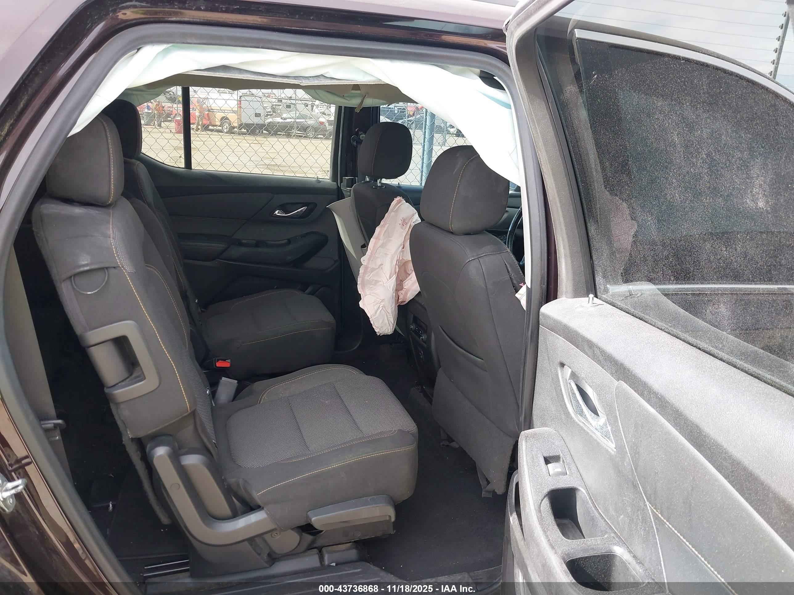 CHEVROLET TRAVERSE image 8