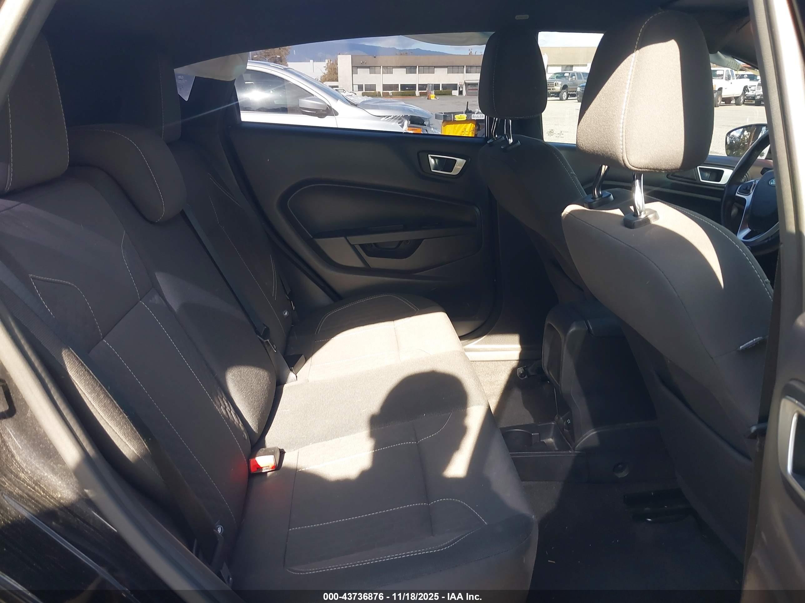 FORD FIESTA image 8