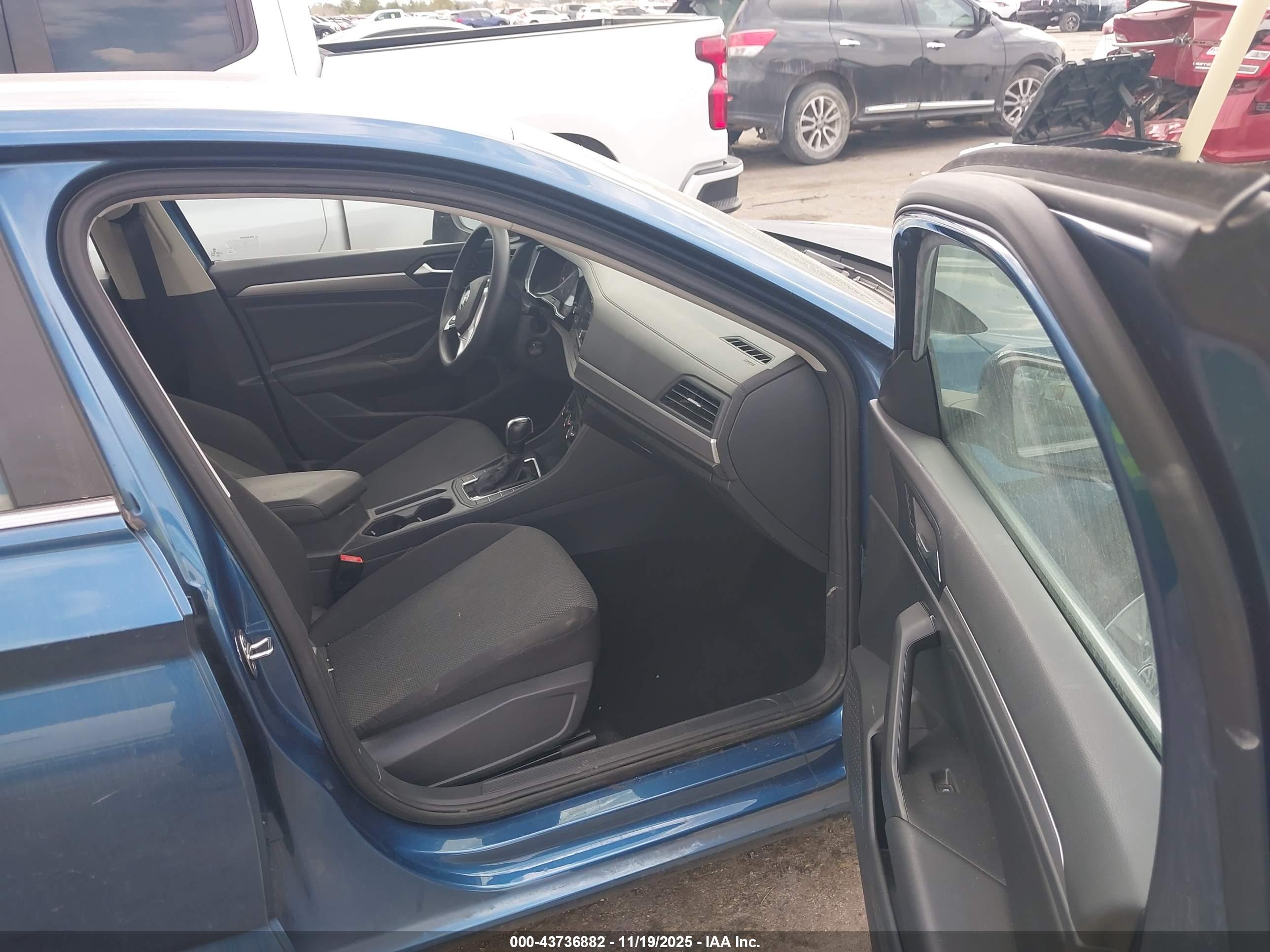 VOLKSWAGEN JETTA image 5