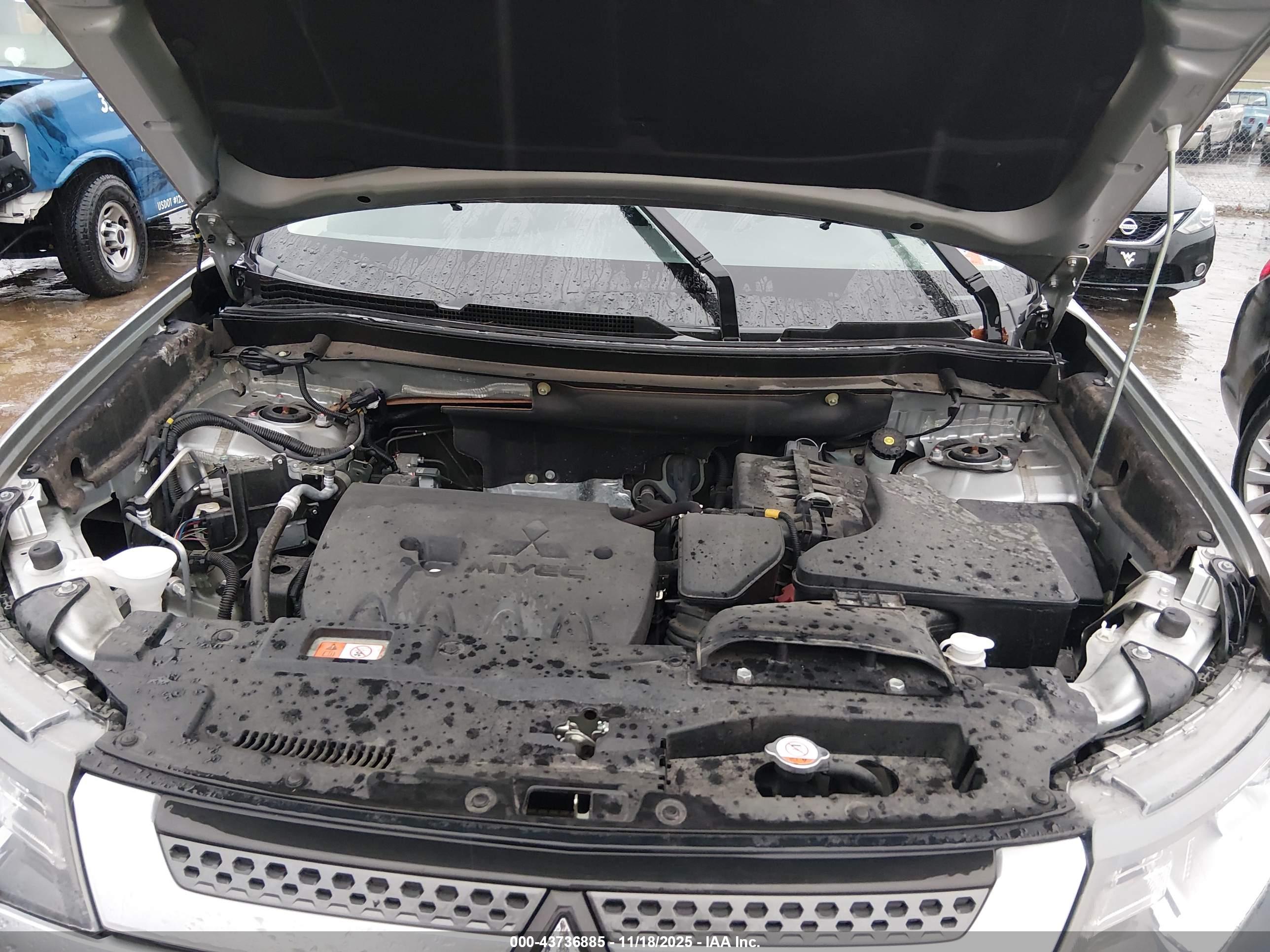 MITSUBISHI OUTLANDER image 10