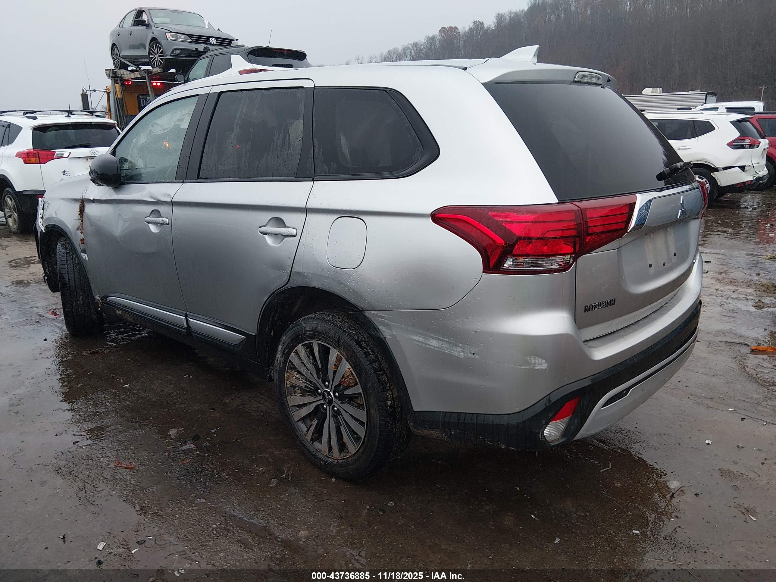 MITSUBISHI OUTLANDER image 3