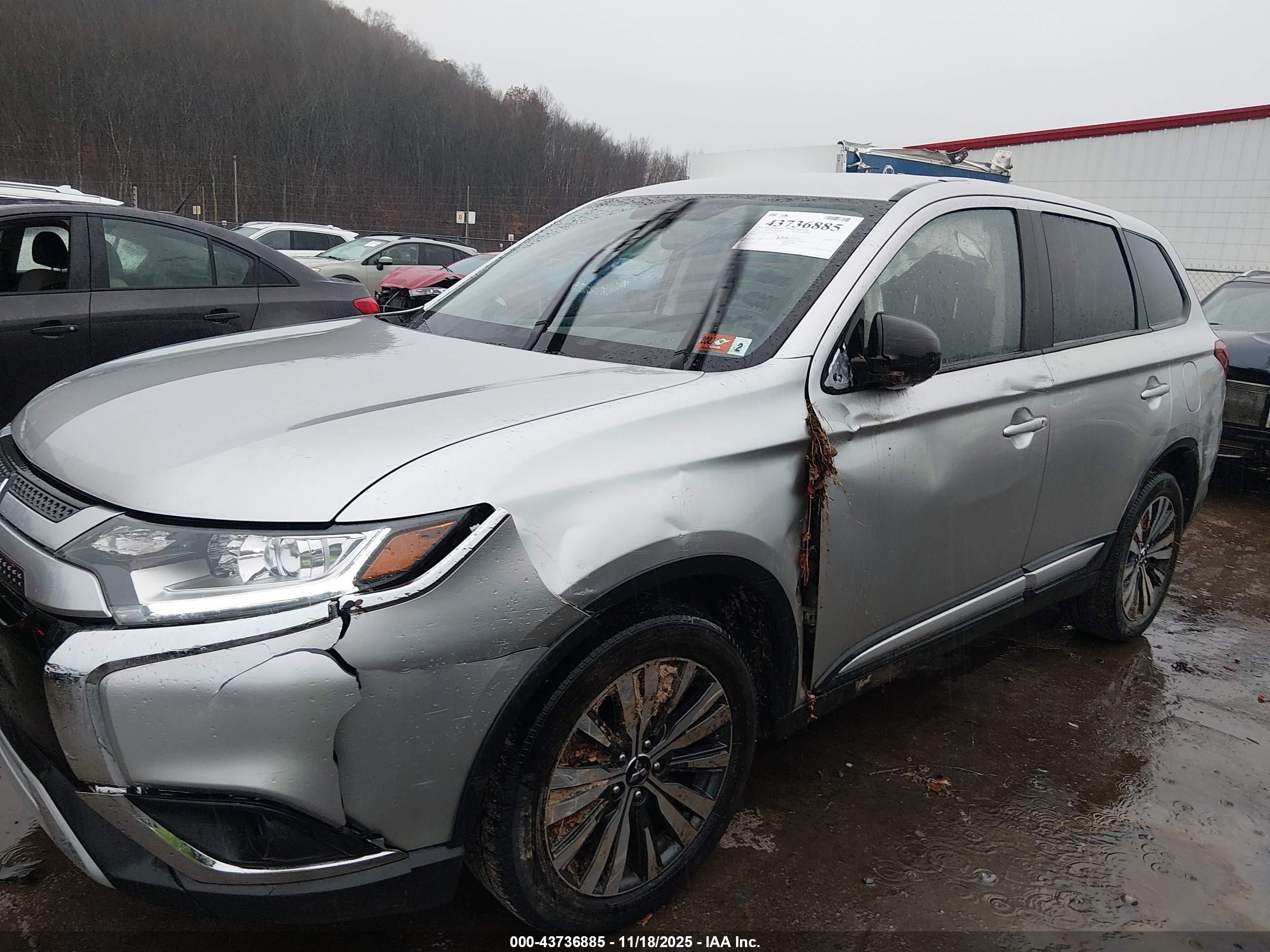 MITSUBISHI OUTLANDER image 6