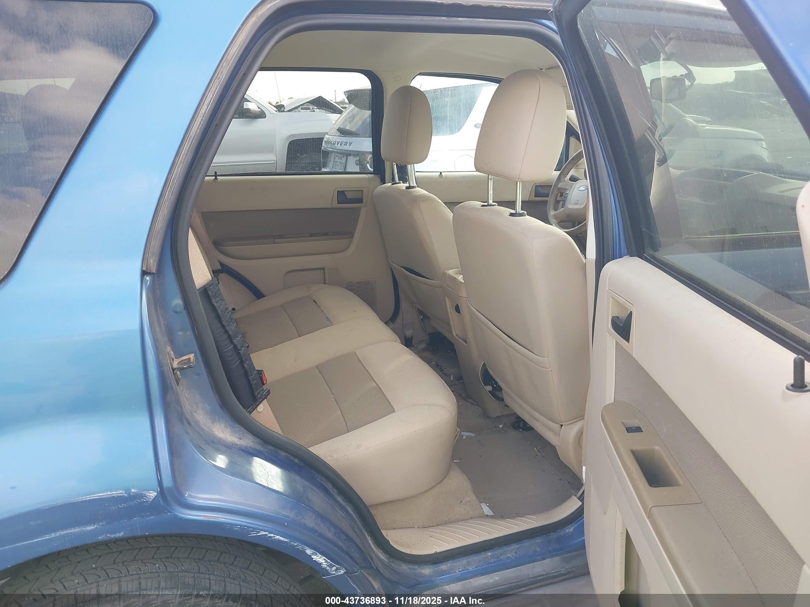 FORD ESCAPE image 8