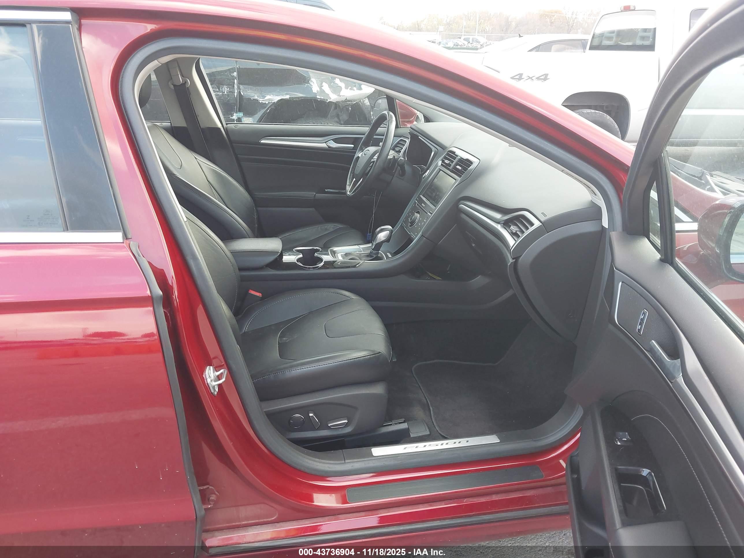 FORD FUSION image 5