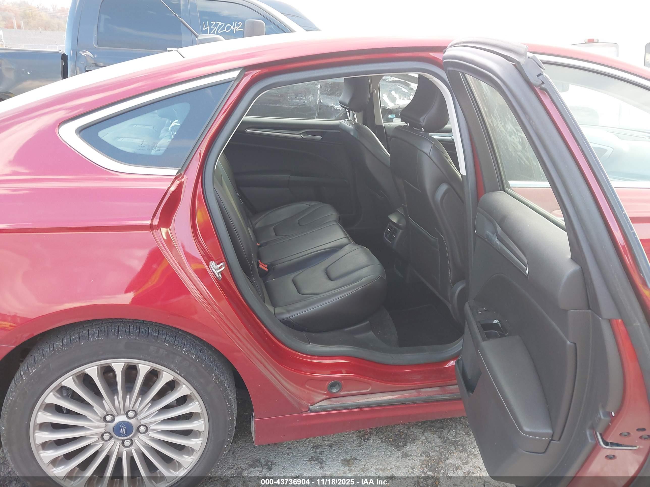 FORD FUSION image 8