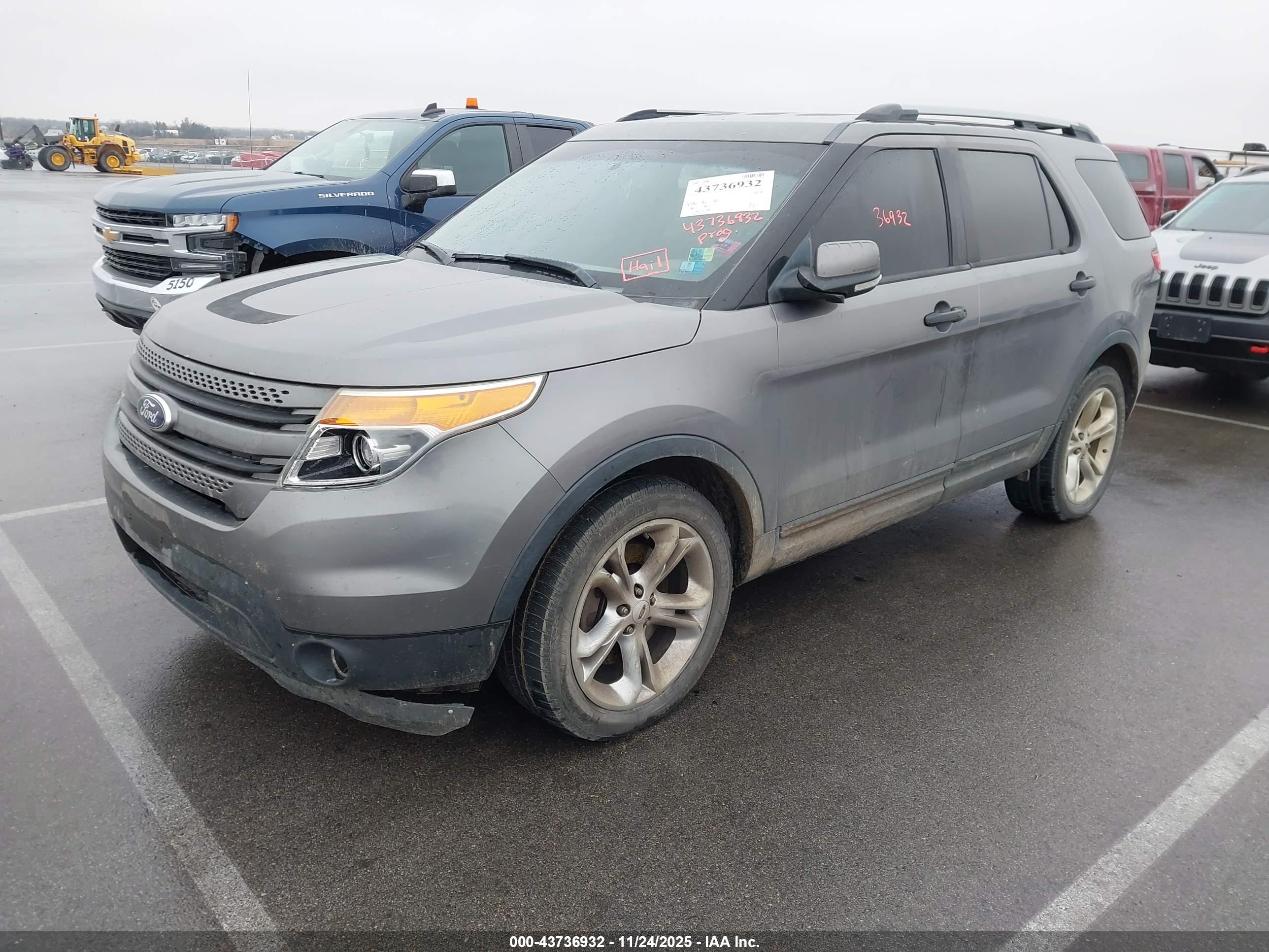 FORD EXPLORER image 2