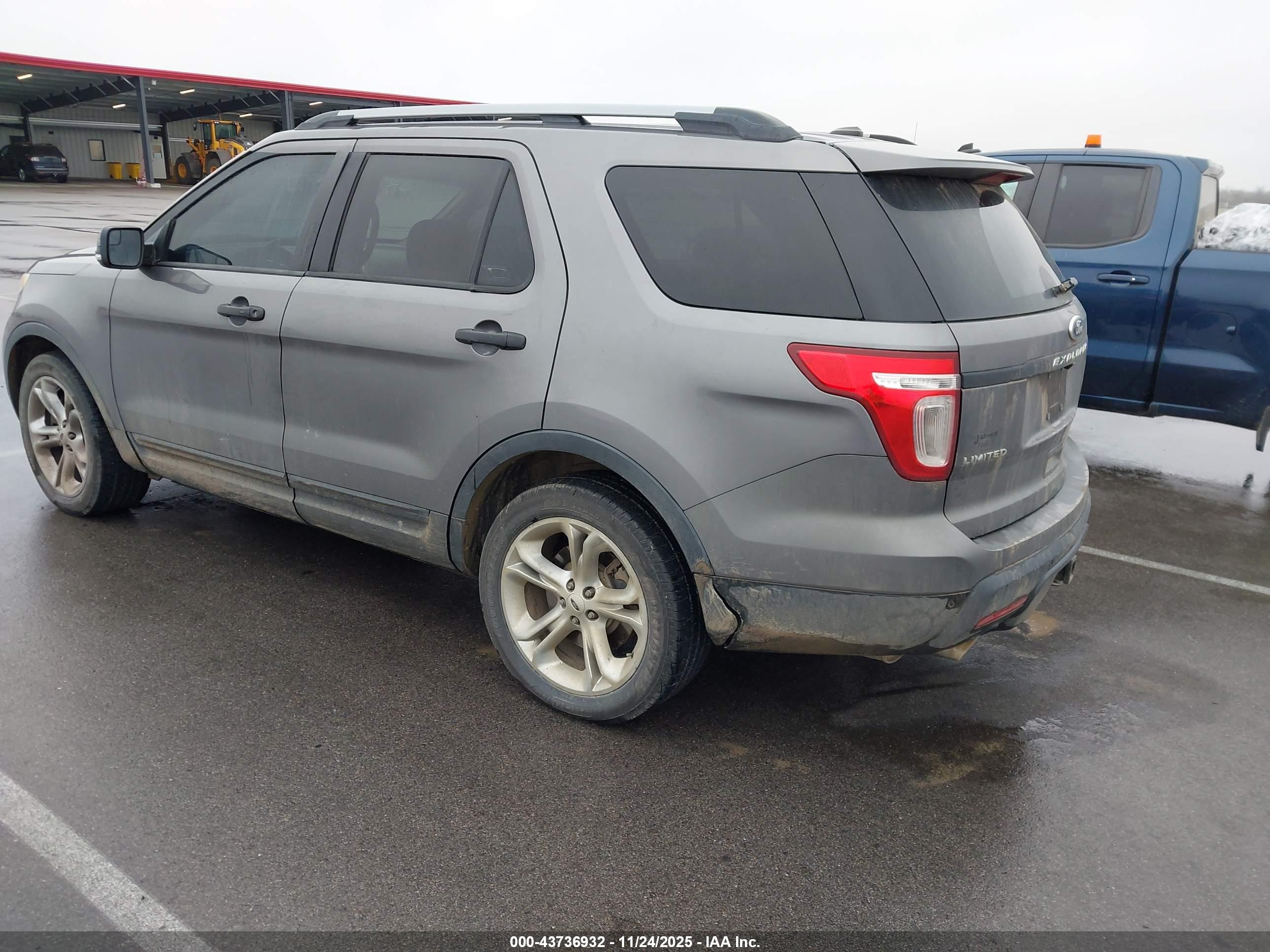 FORD EXPLORER image 3