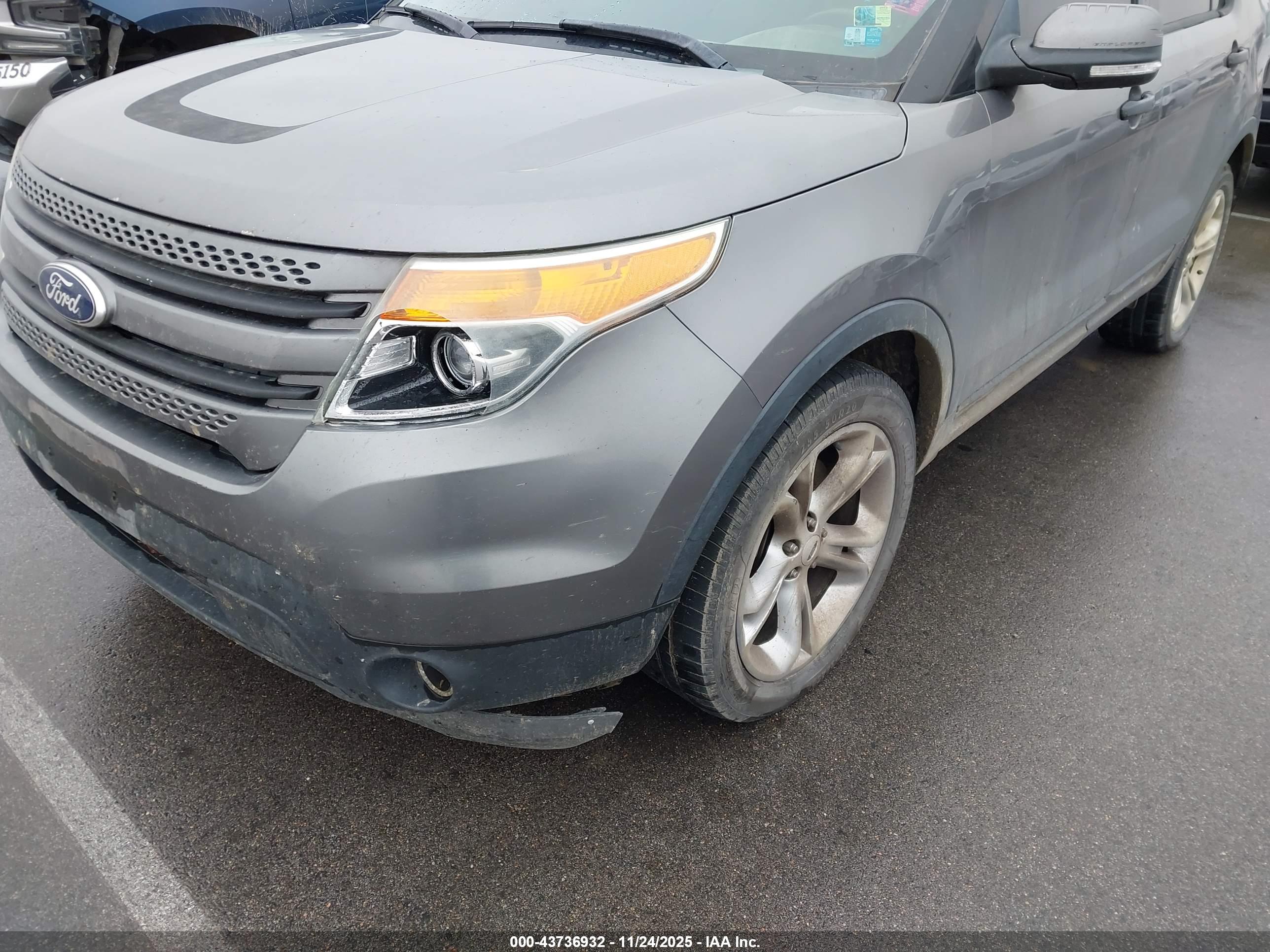 FORD EXPLORER image 6