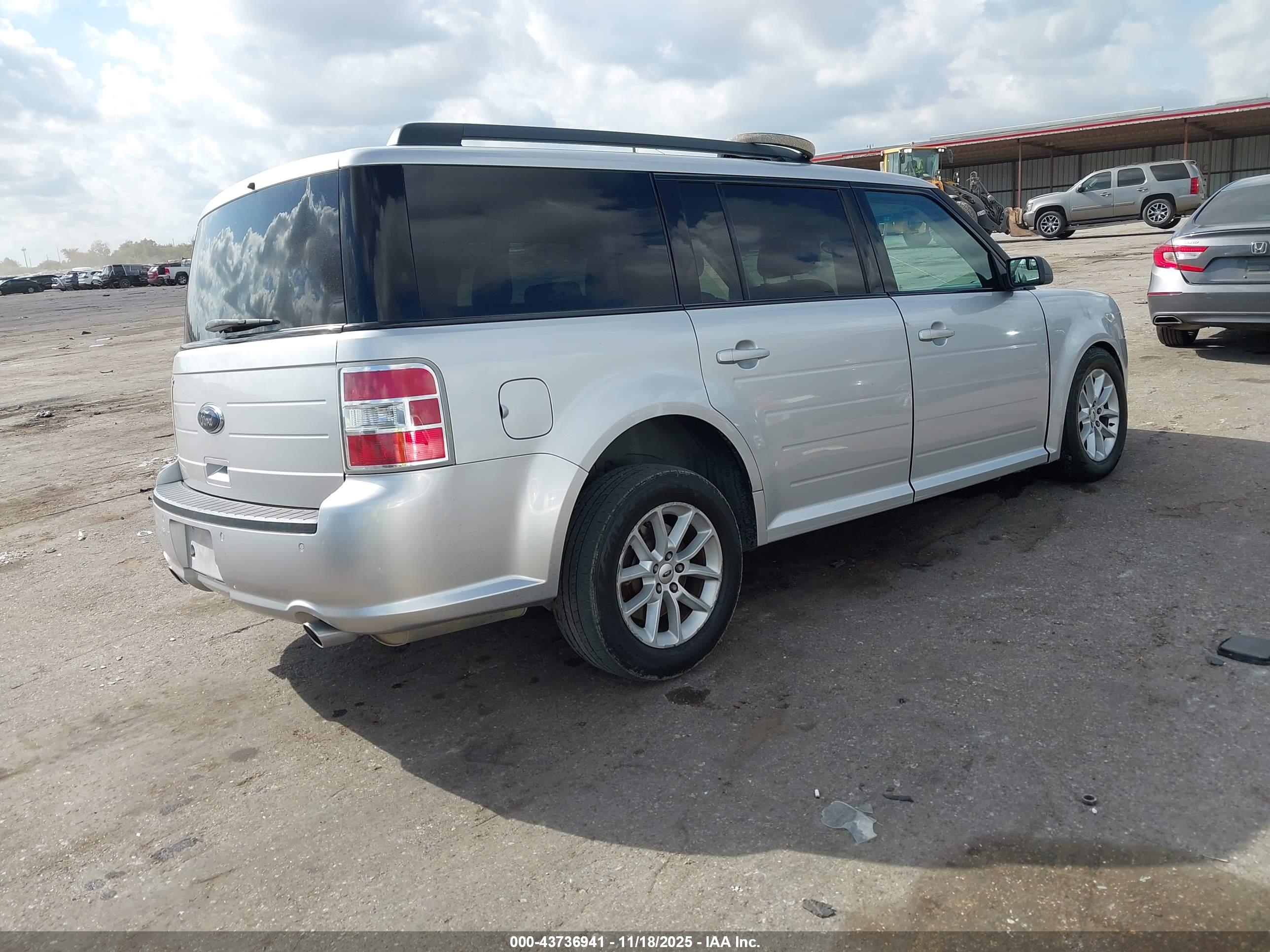 FORD FLEX image 4