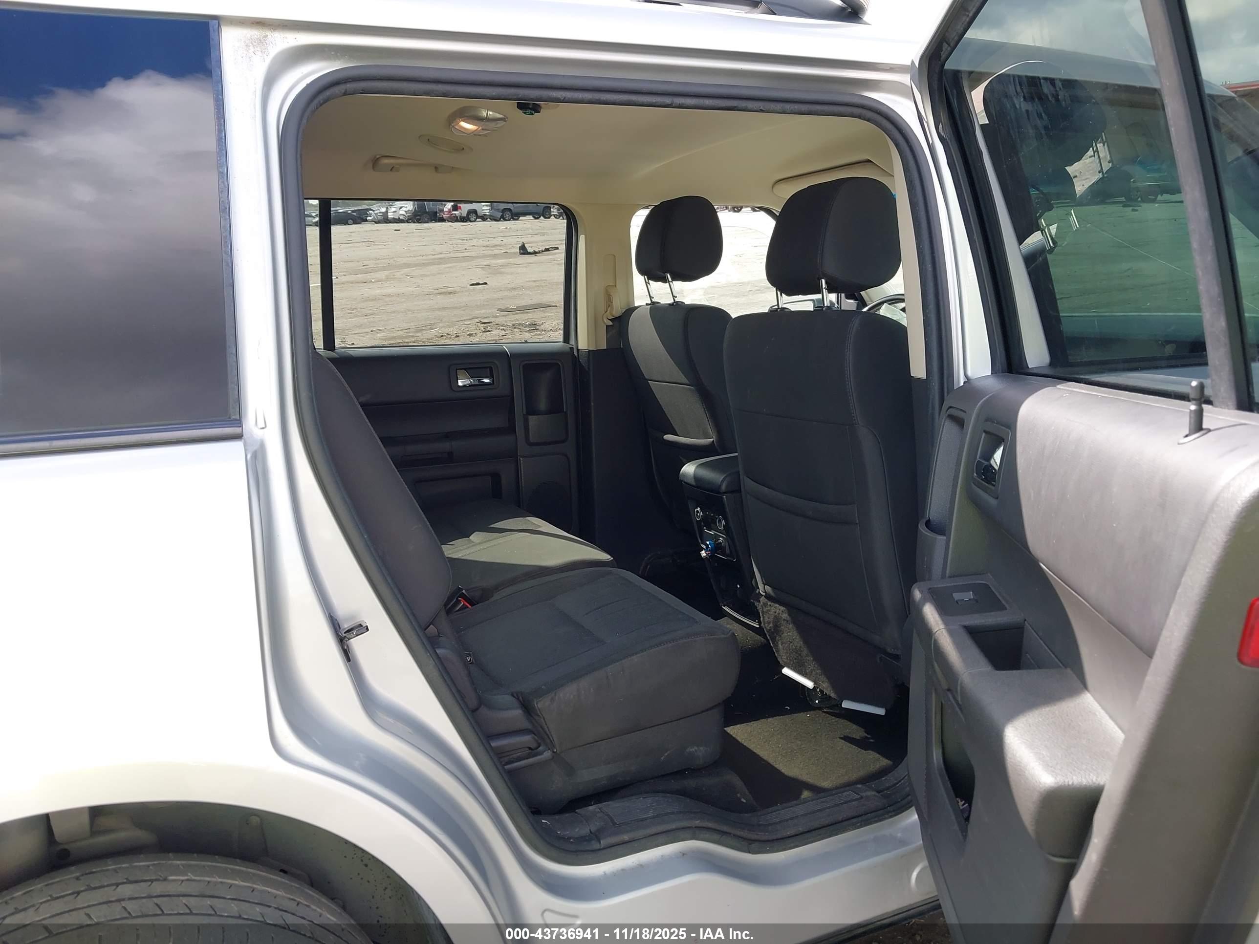 FORD FLEX image 8