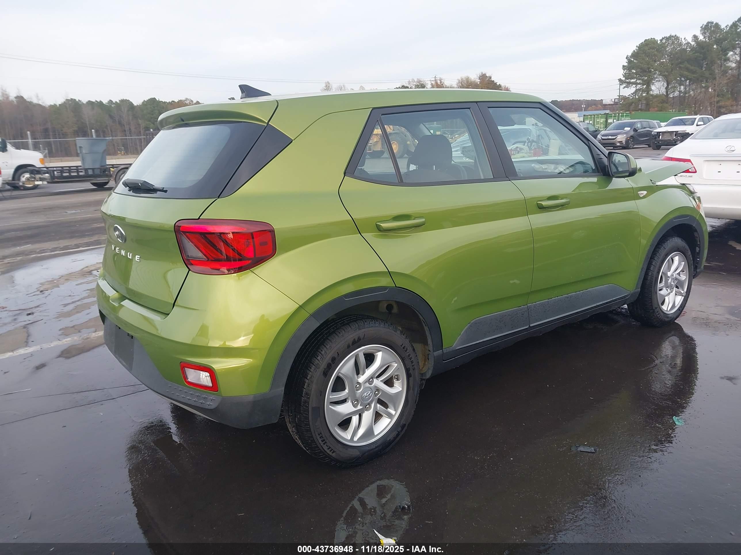 HYUNDAI VENUE image 4