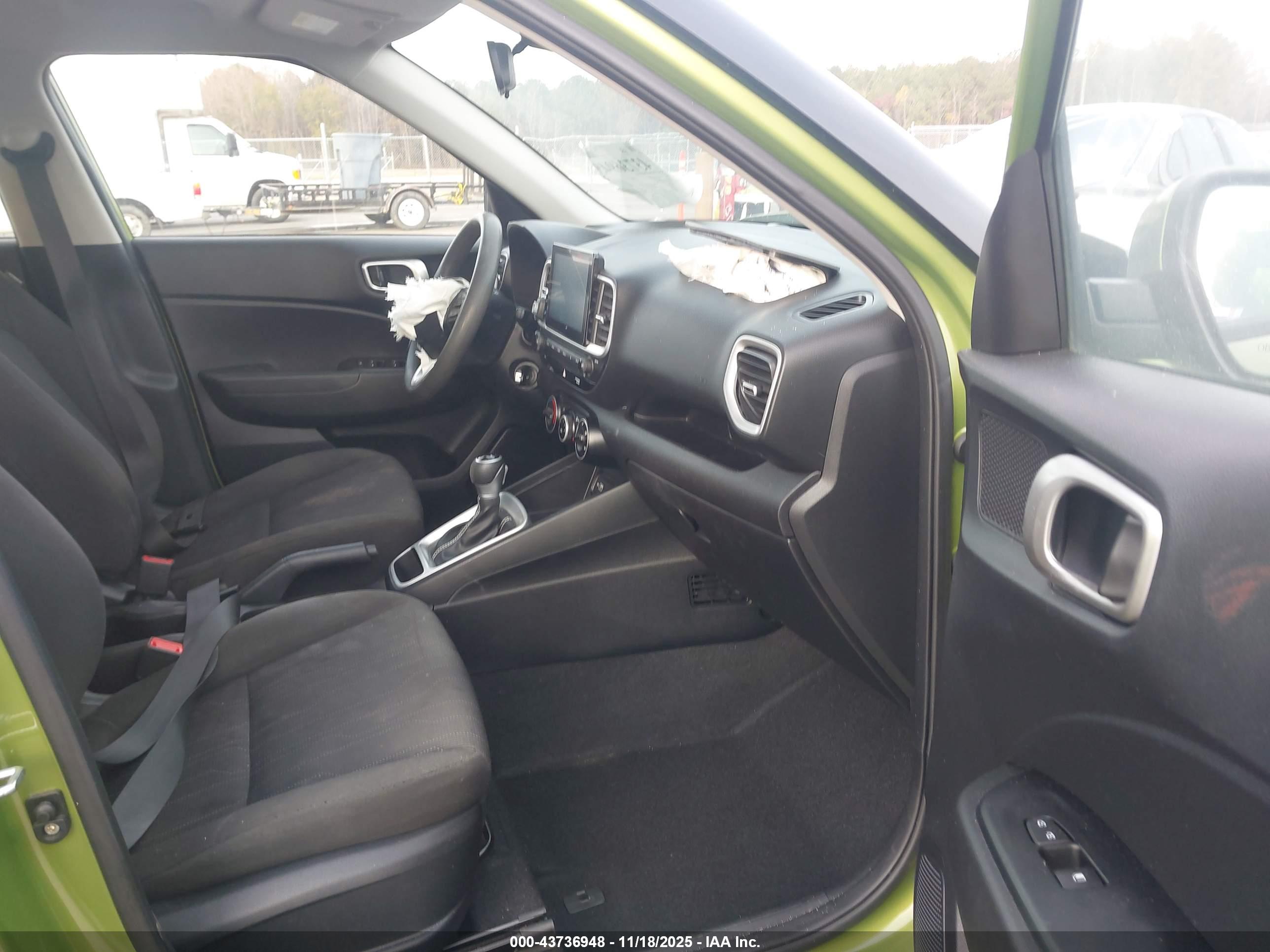 HYUNDAI VENUE image 5